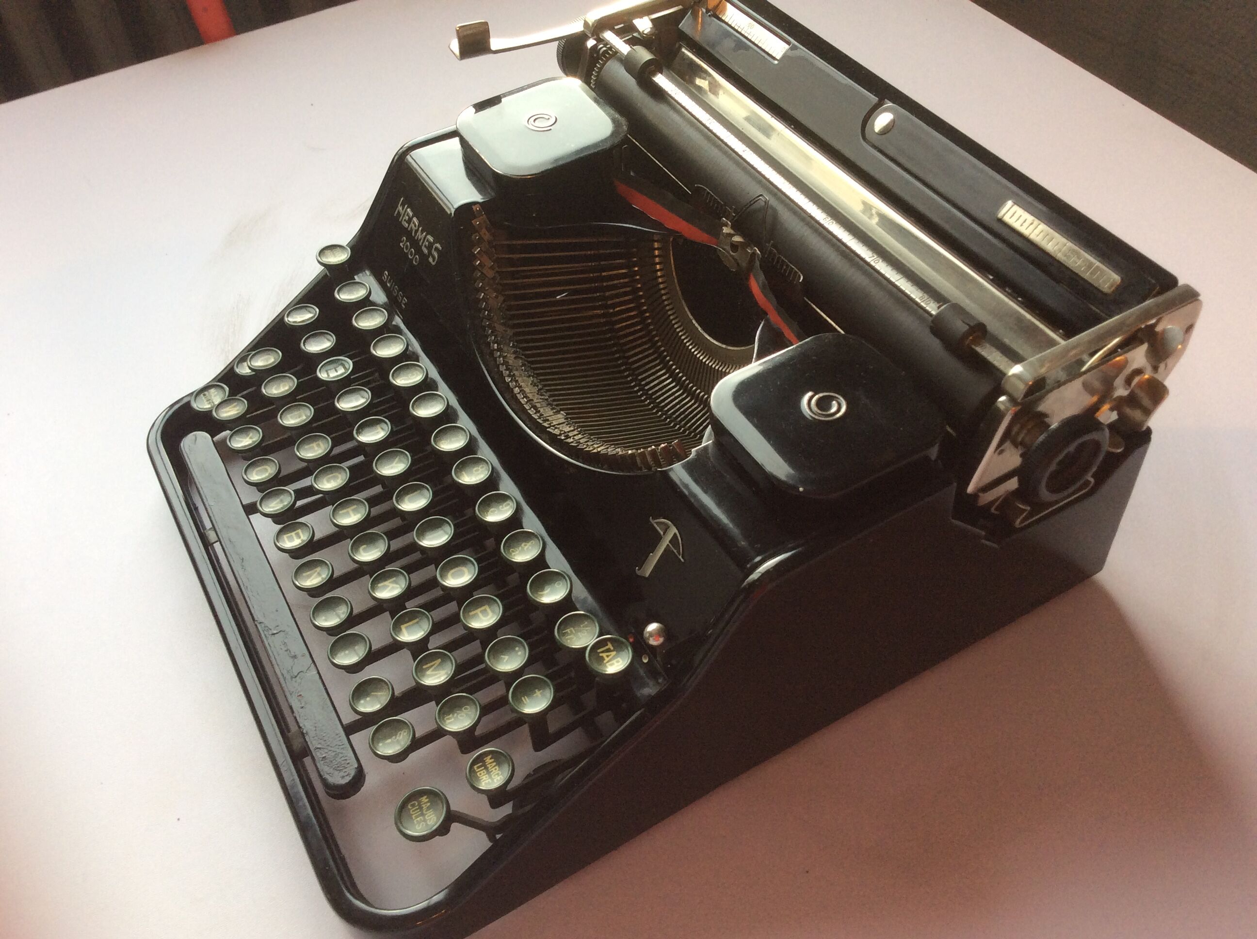 Machine à écrire ancienne Hermes 2000 Selency