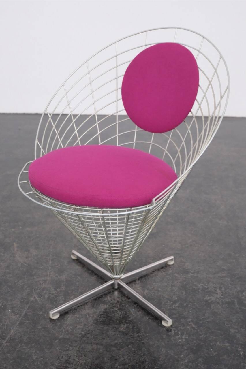 "K2" Cone chair in wire by Verner Panton / Plus Linje