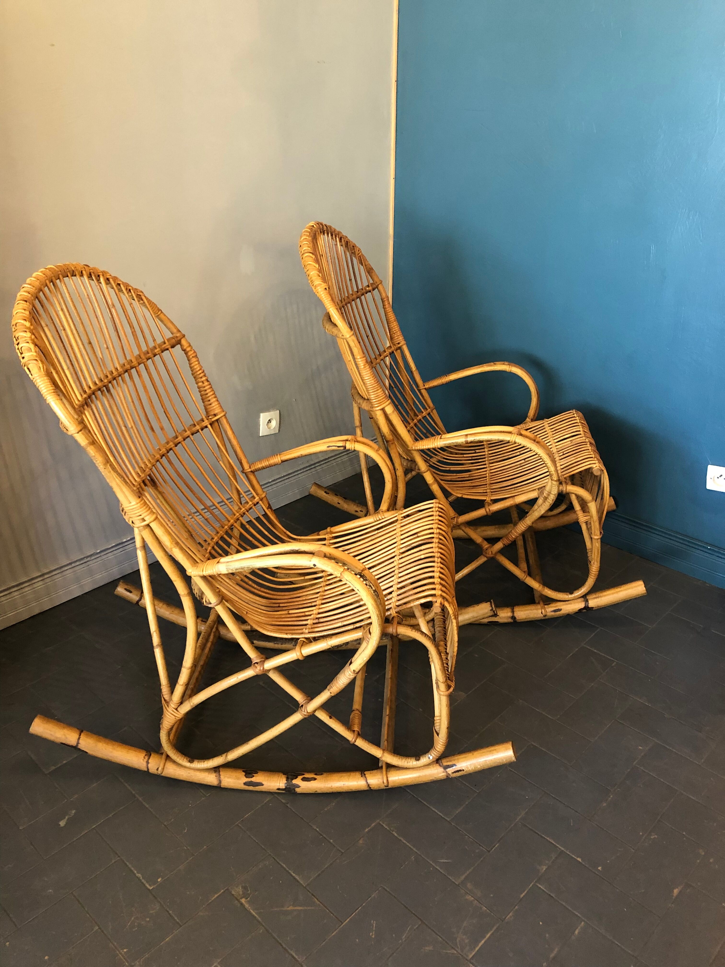 2 rattan rocking chairs