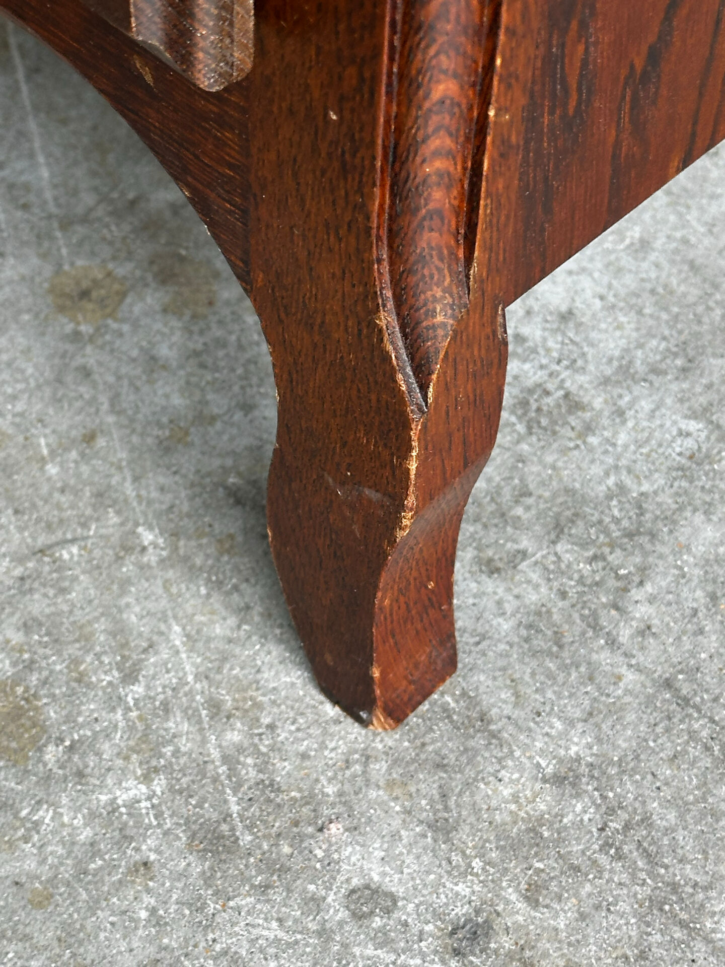 Petite commode en chêne à abattant – Mid-Century
