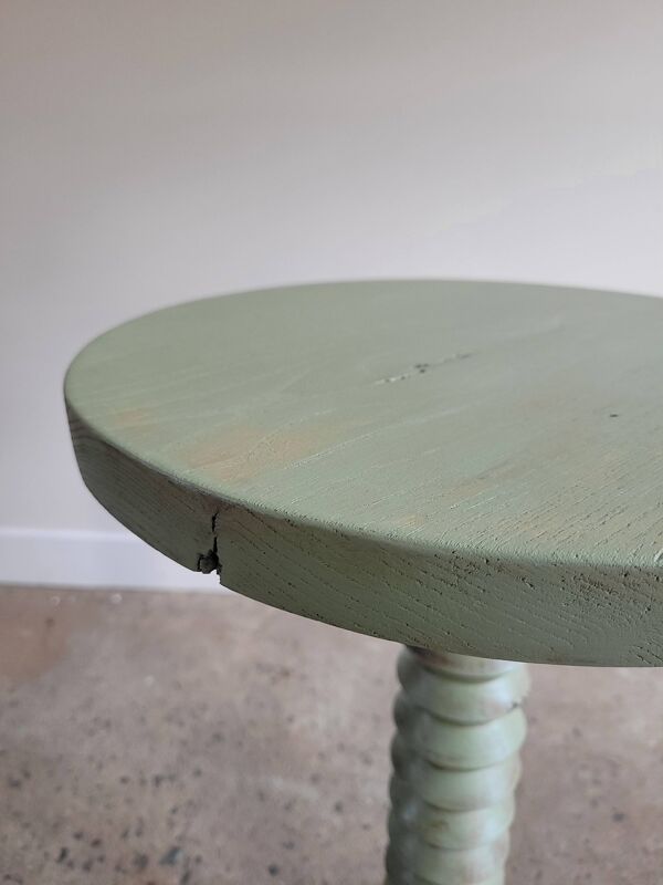 Guéridon vintage en bois patiné vert
