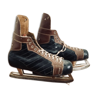 Paire de patins à glace vintage lutra