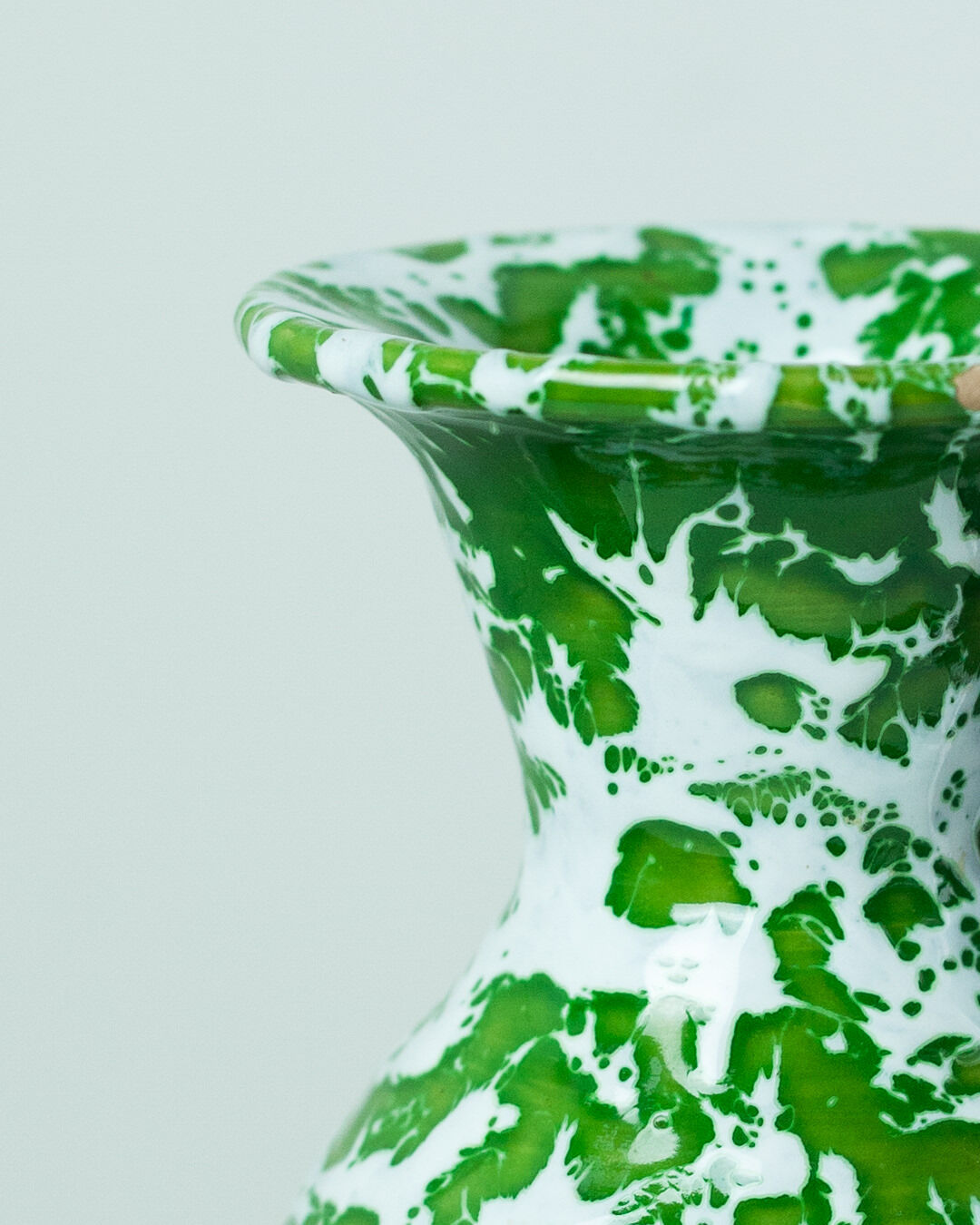 Vase vert et blanc