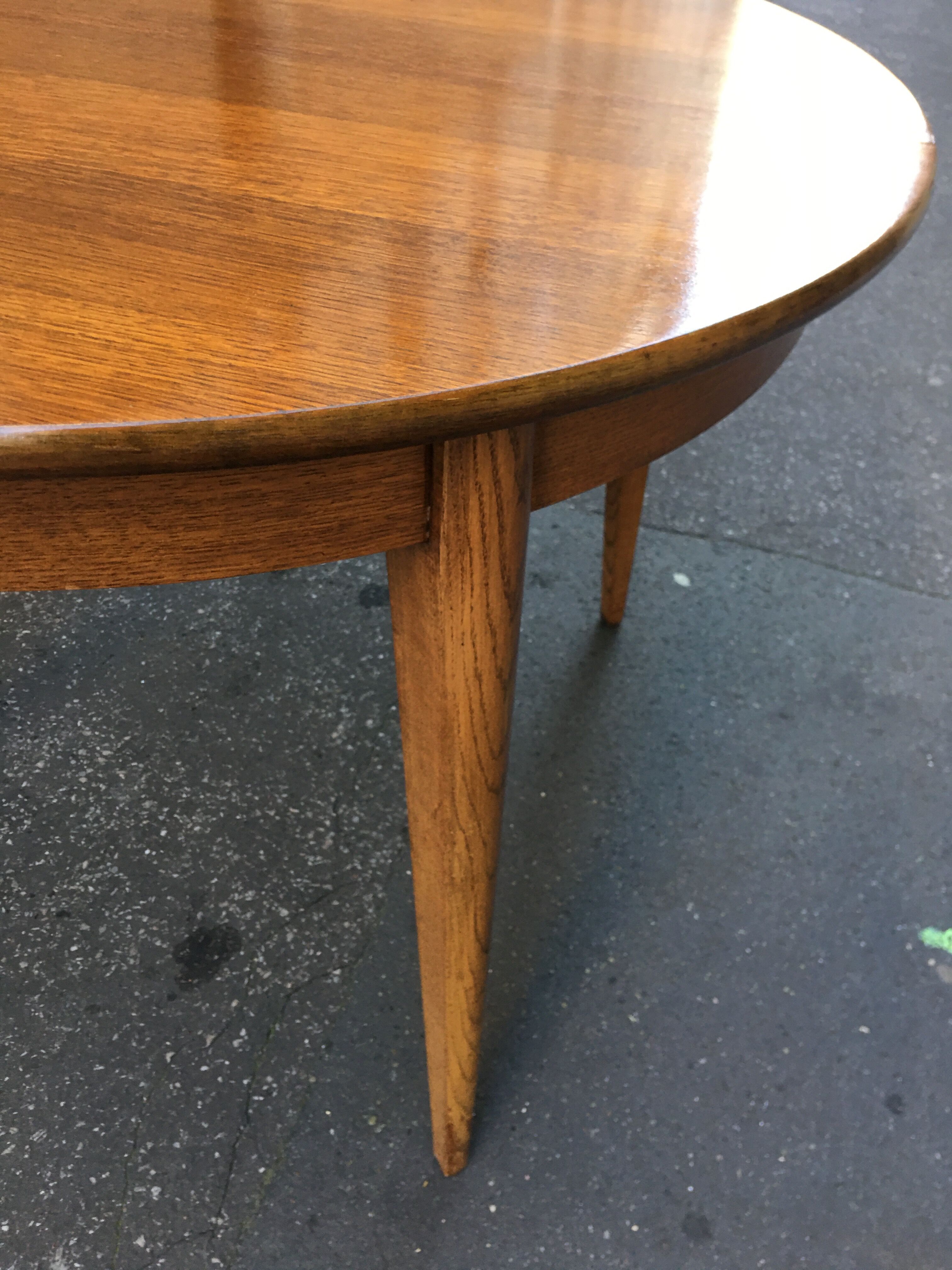 Table ronde scandinave avec verre