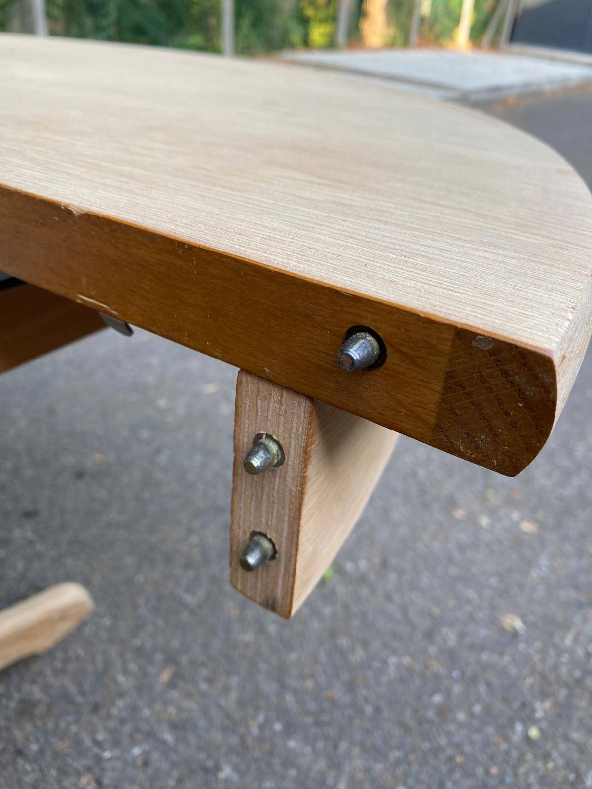 Renovated Scandinavian dining table in solid oak with a central leg from the 1970s.