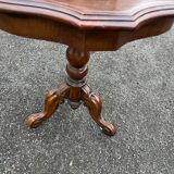 Table d’appoint ancienne en bois sculpté – Plateau marqueté