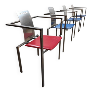 4 chaises post-modernes,