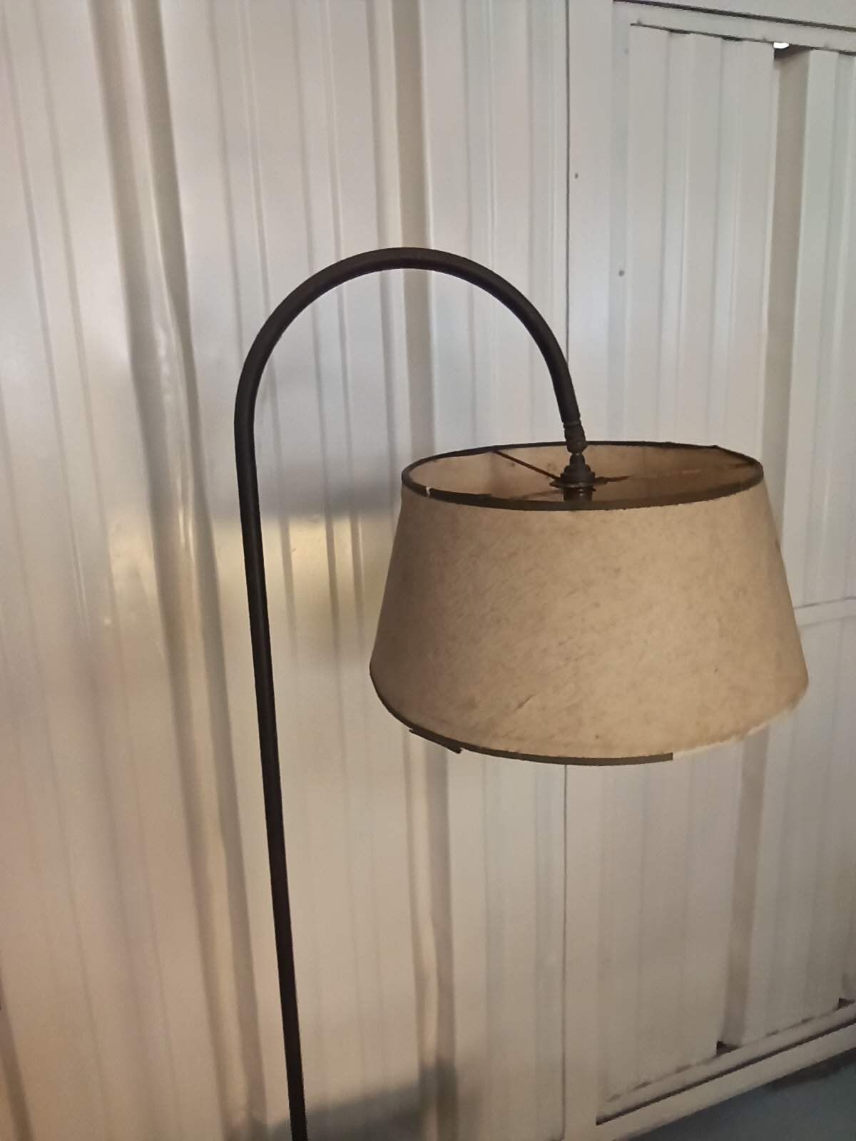 Lampadaire des années 50 tablette en formica lampe liseuse