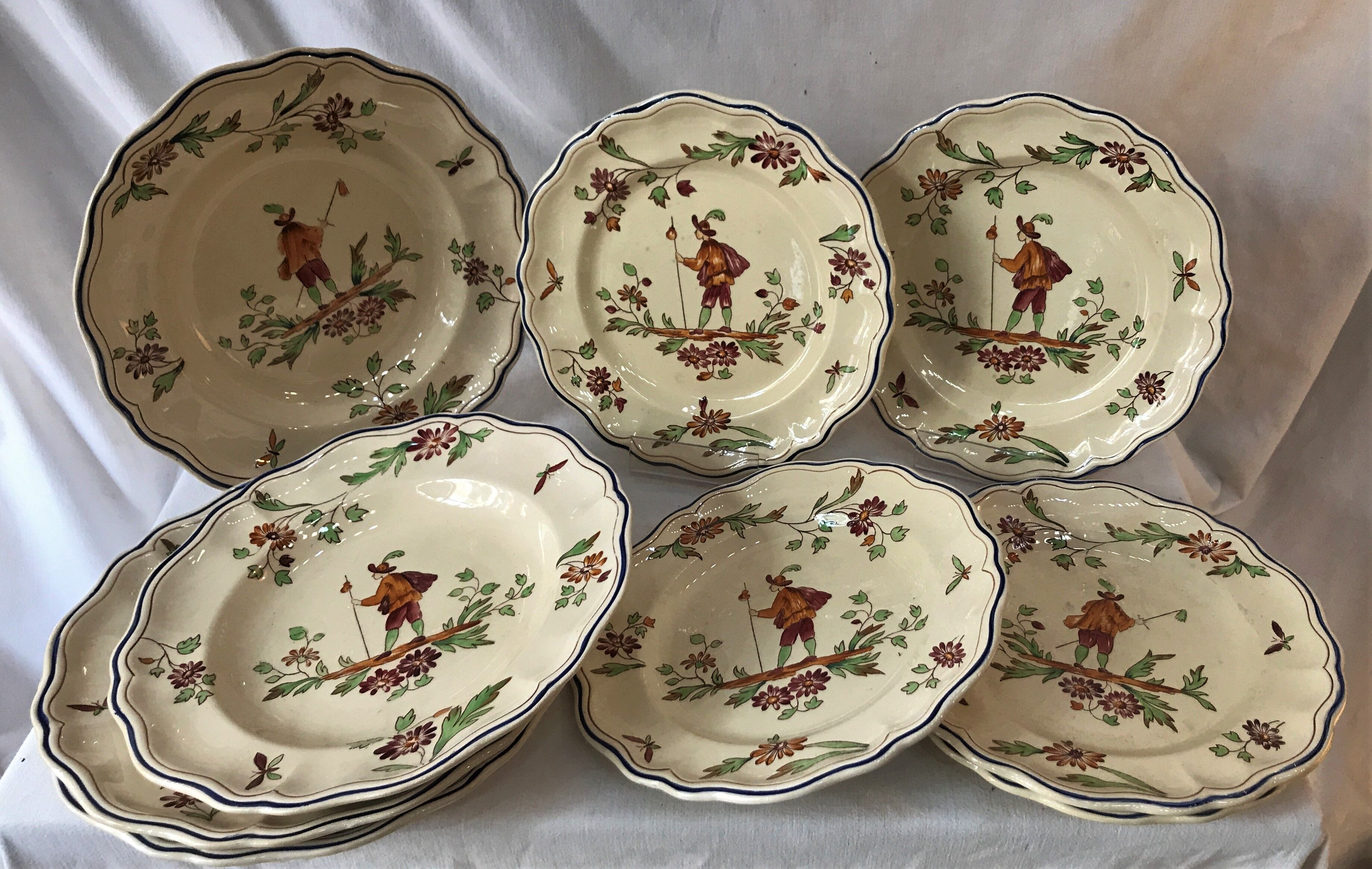 Lot de 9 assiettes Longchamp Moustiers