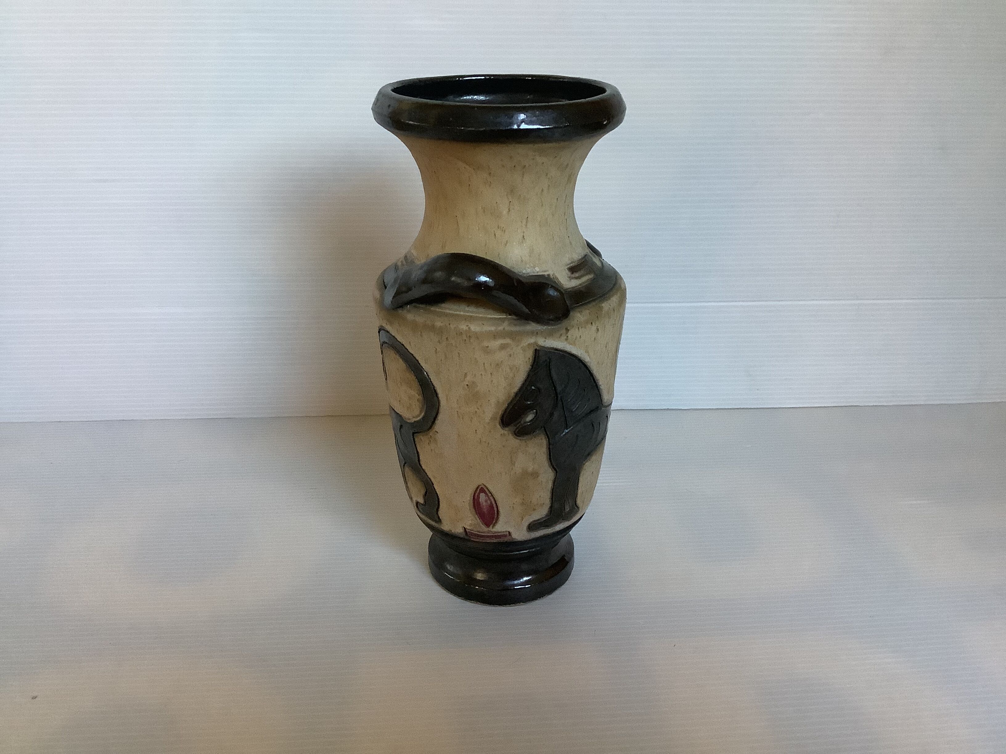 Zoomorphic vase Guerin Bouffioulx