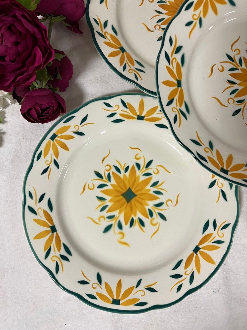 Set of 5 flat plates "Charolle" manufacture of Digoin and Sarreguemines
