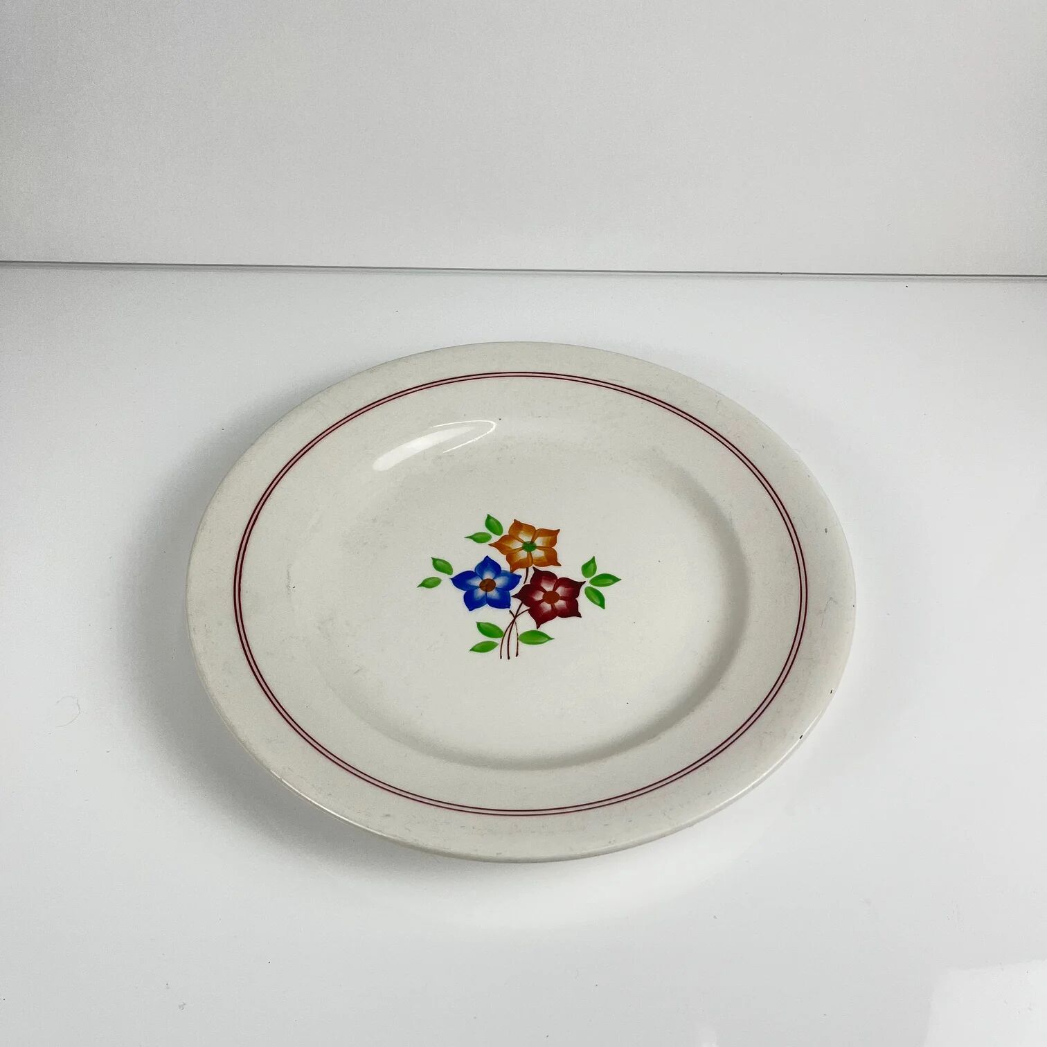 Round plate "The Beehive", Moulins des Loups, 20th century