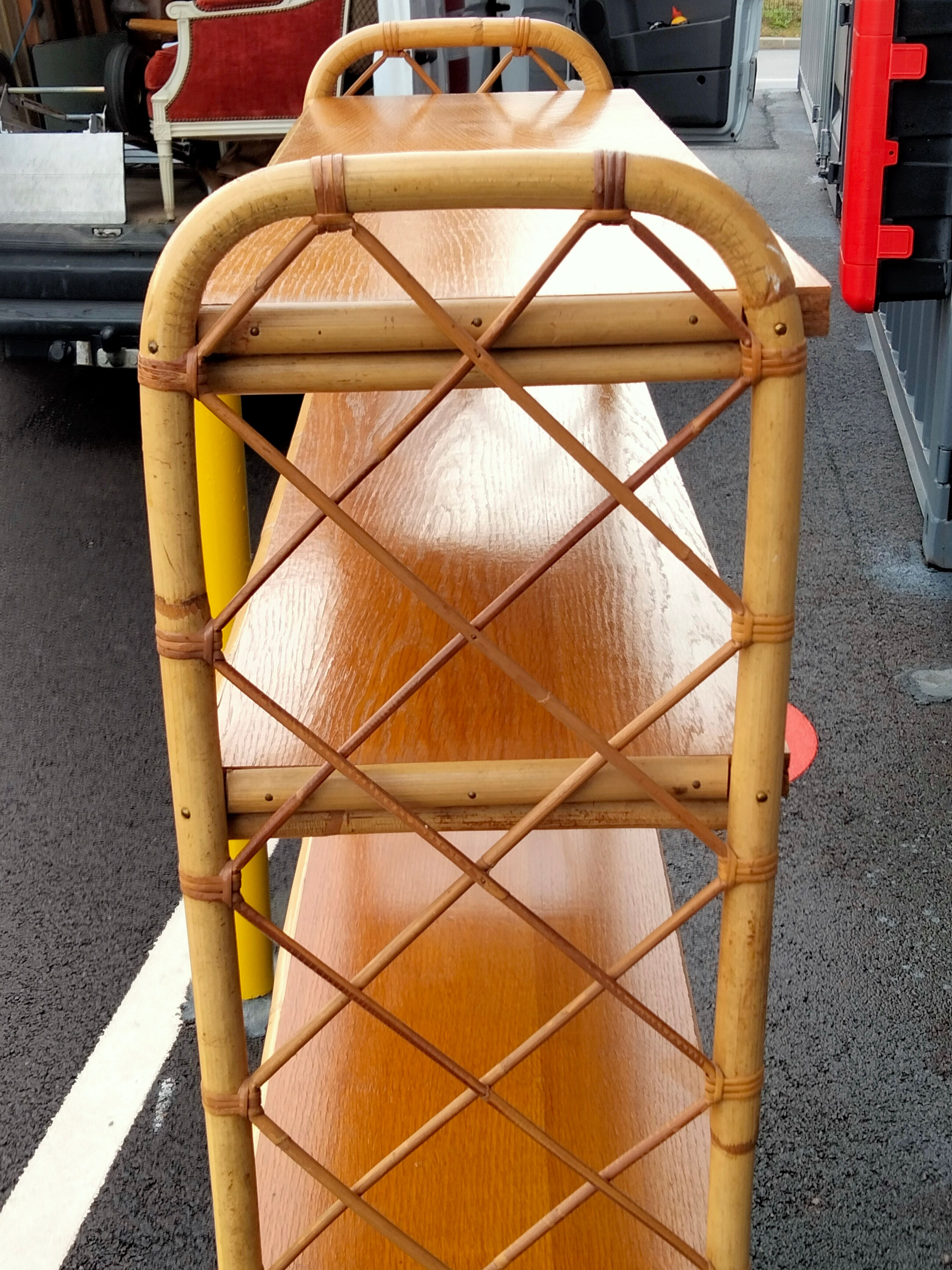 Étagère en rotin ancien vintage