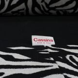Canapé Maralunga 2 places de Cassina par Vico Magistretti en tissu zèbre.