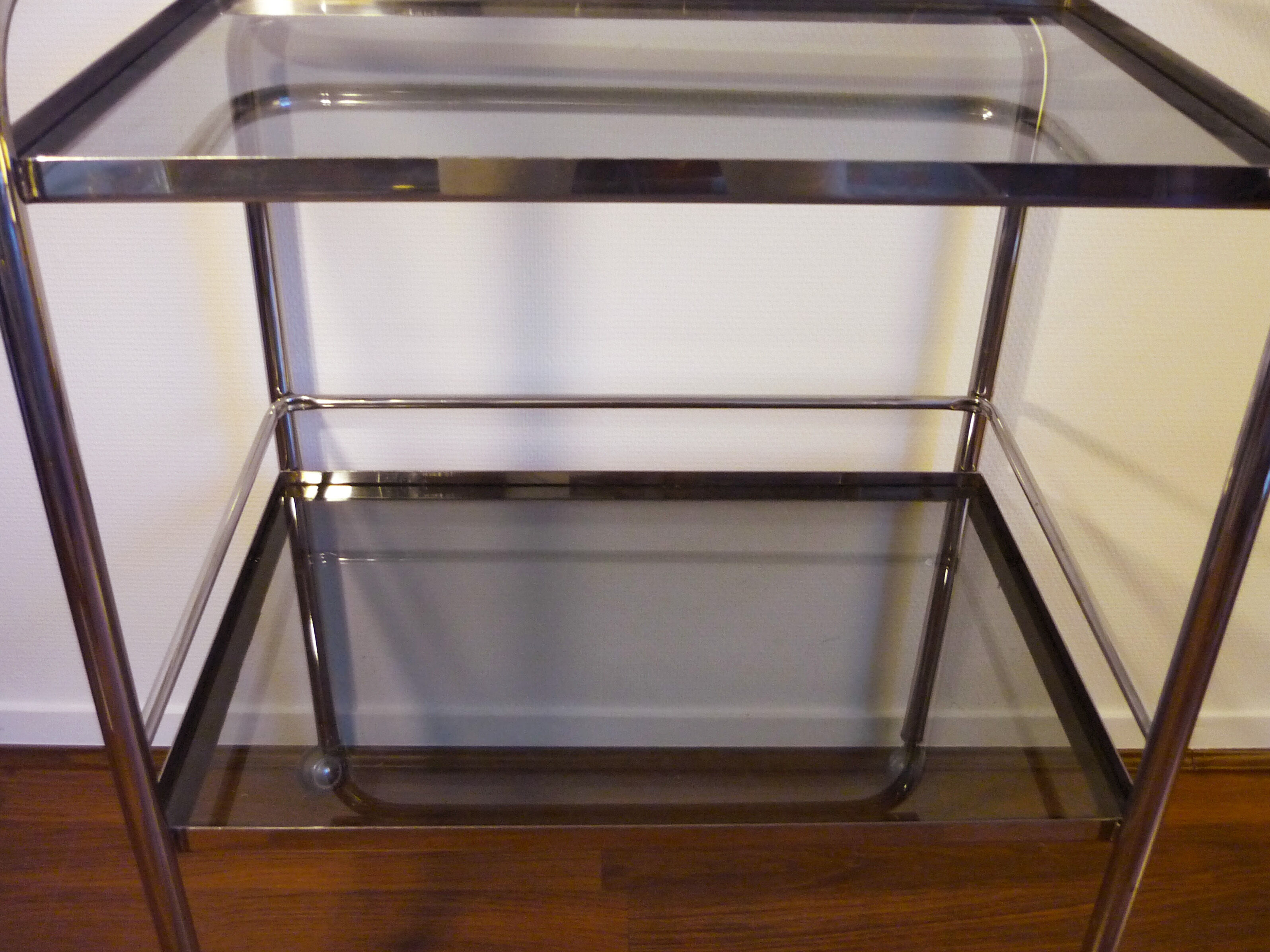 Serving in chromed metal and tinted 60s