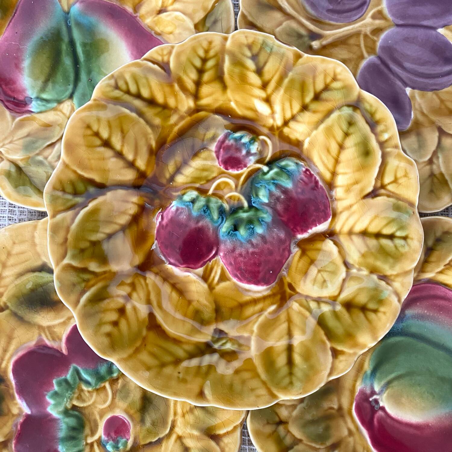 12 dessert plates in Sarreguemines slip