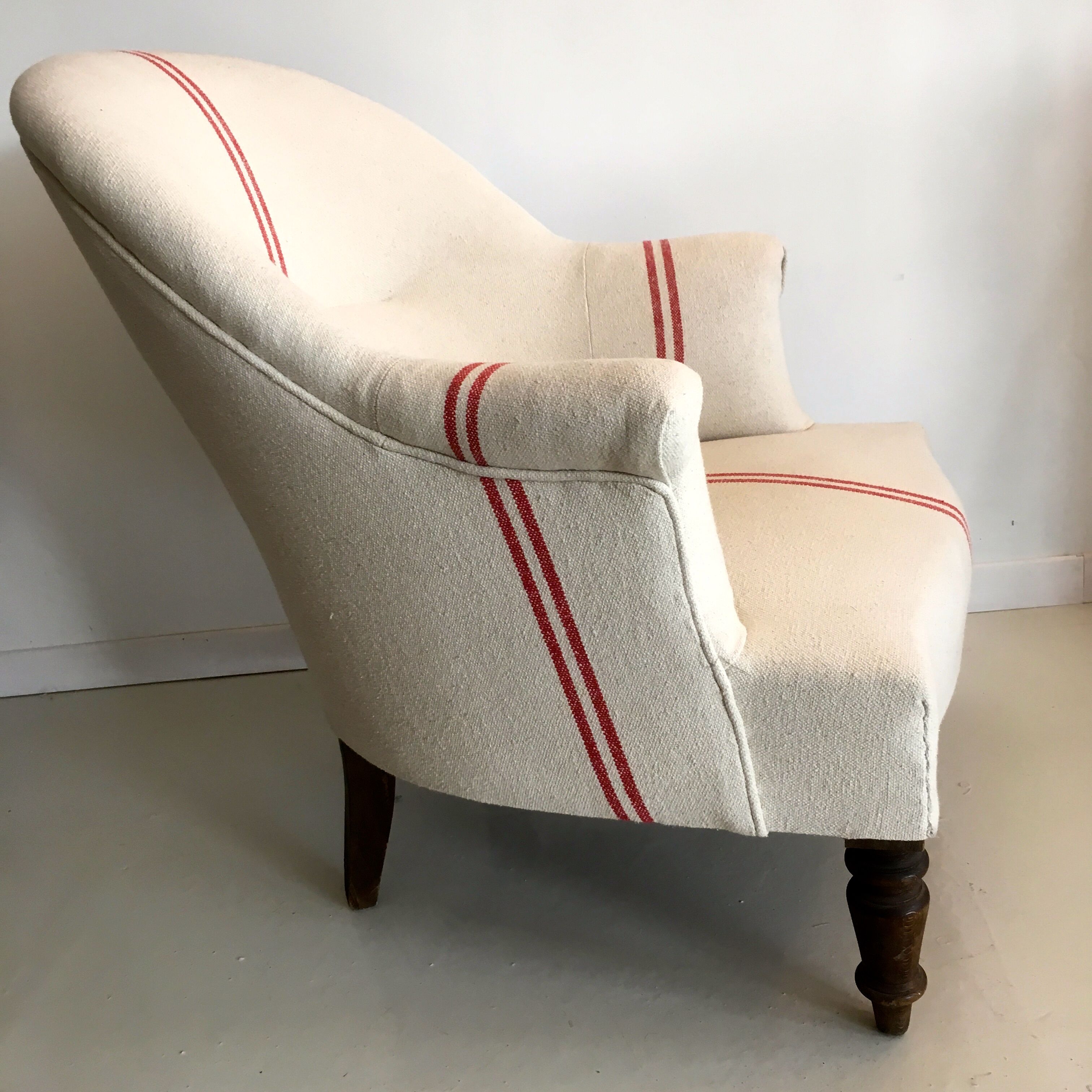 Toad armchair