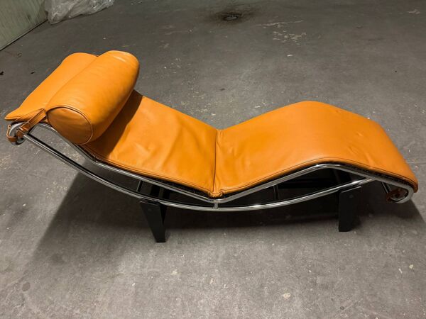 Fauteuil dans le goût du LC4 Le Corbusier