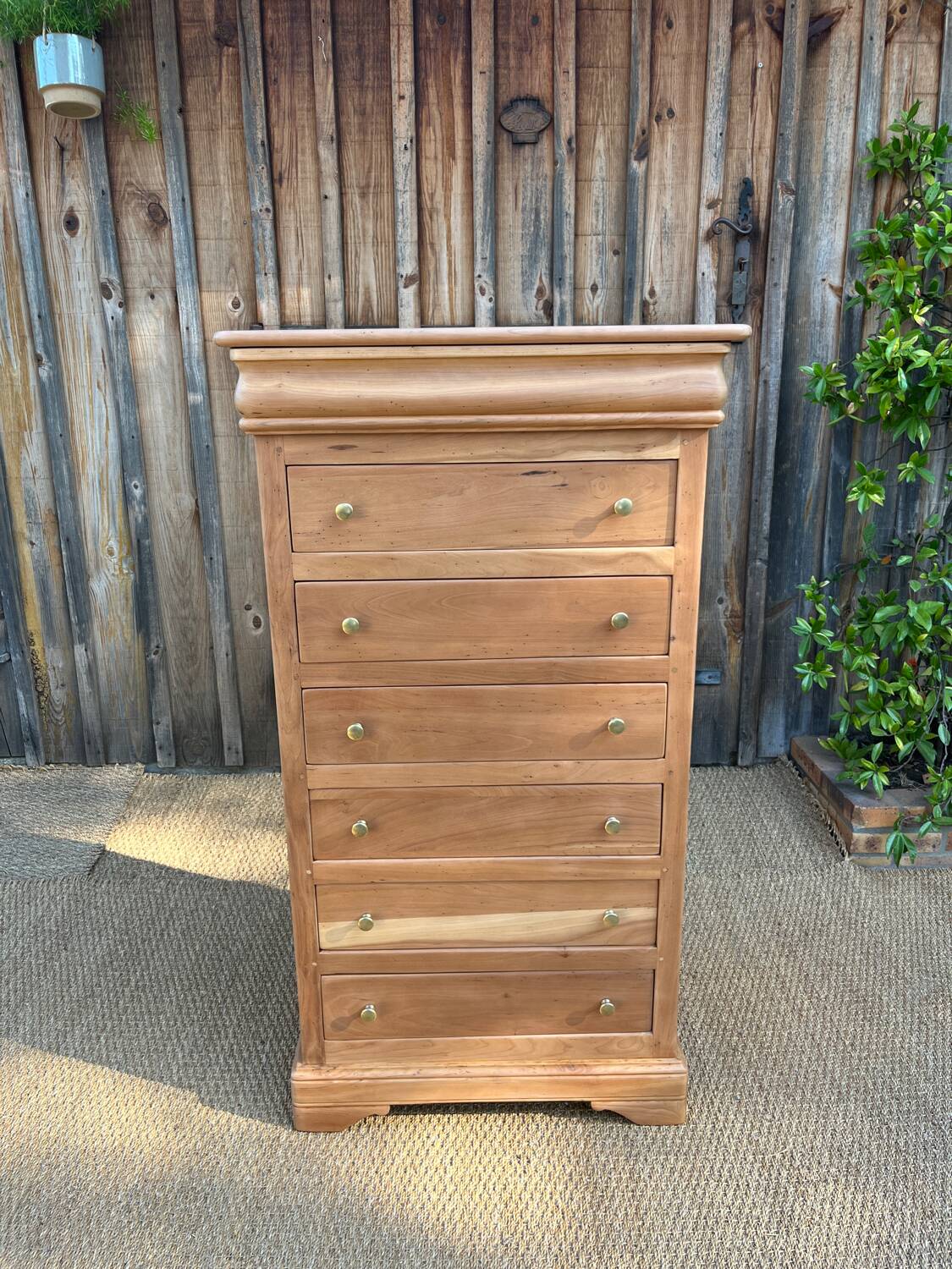 Solid wood chest of drawers