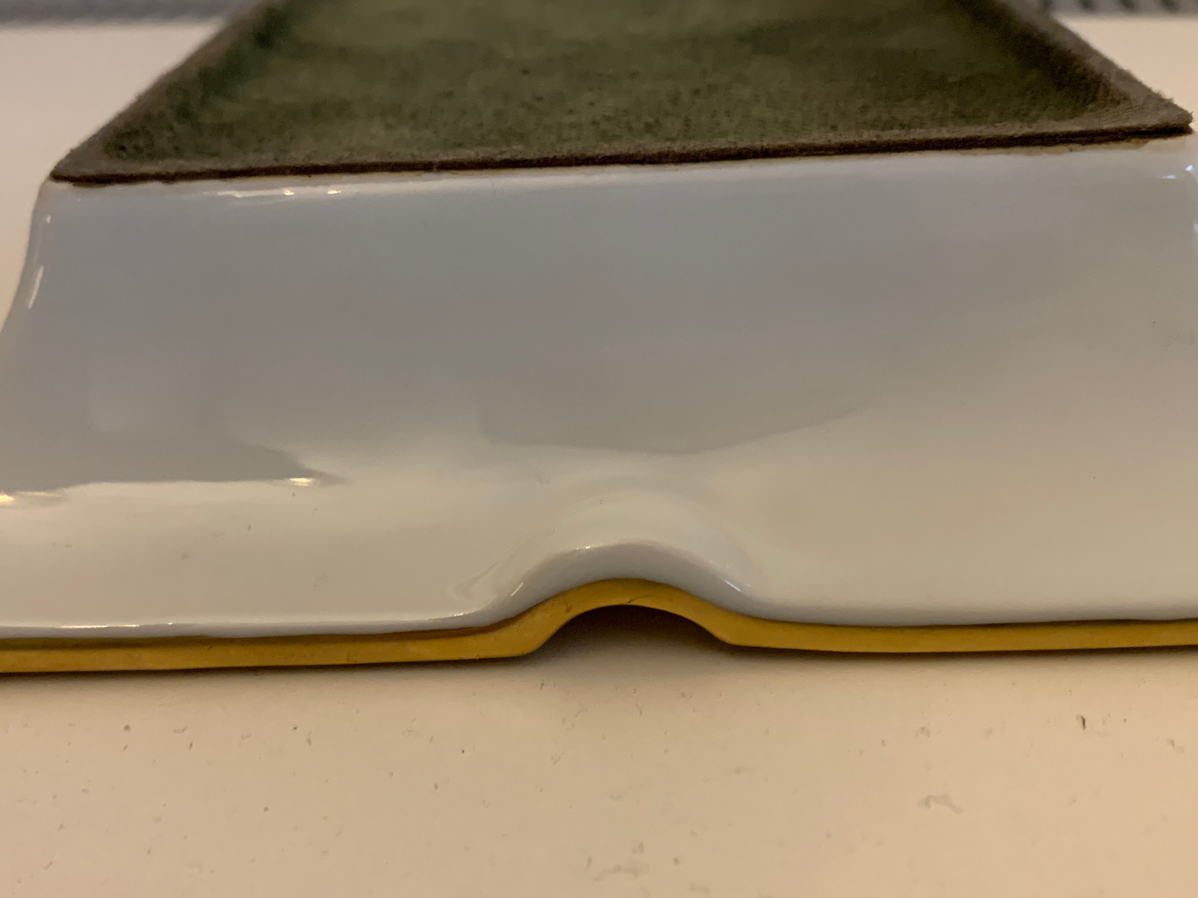 Hermès ashtray signed Rybal in fine Limoges porcelain decorated with mandarin ducks
