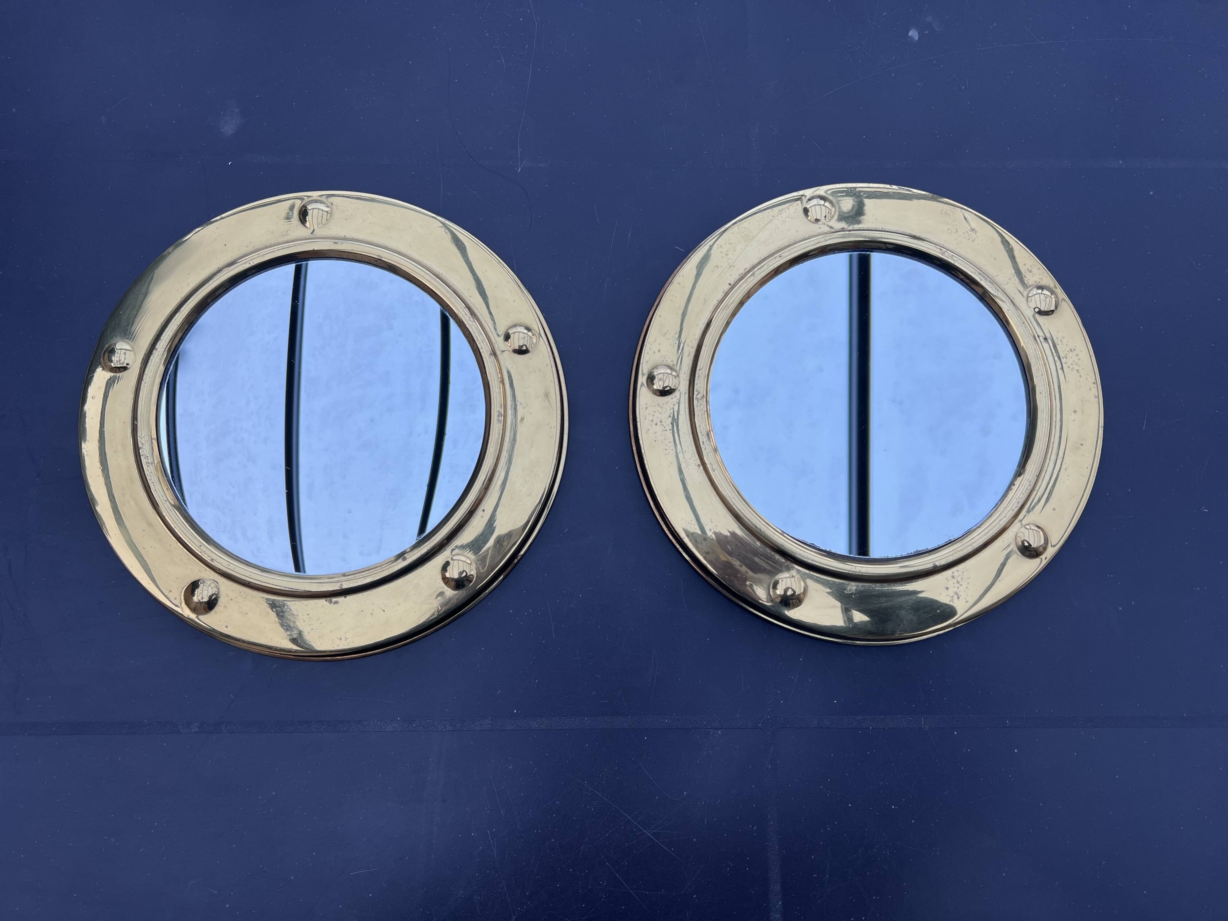 Hanging porthole mirror – Diameter 21 cm, gold color