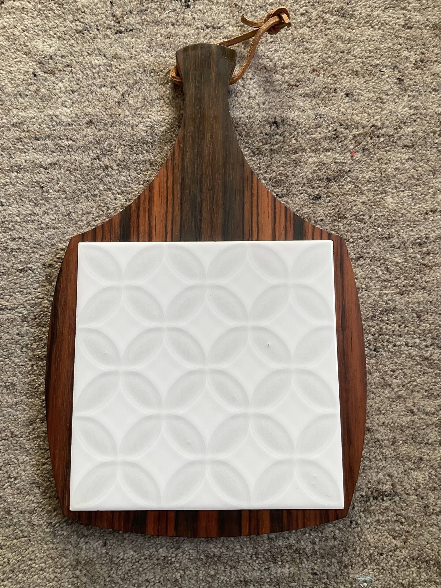 Dessous de plat scandinave en teck et céramique