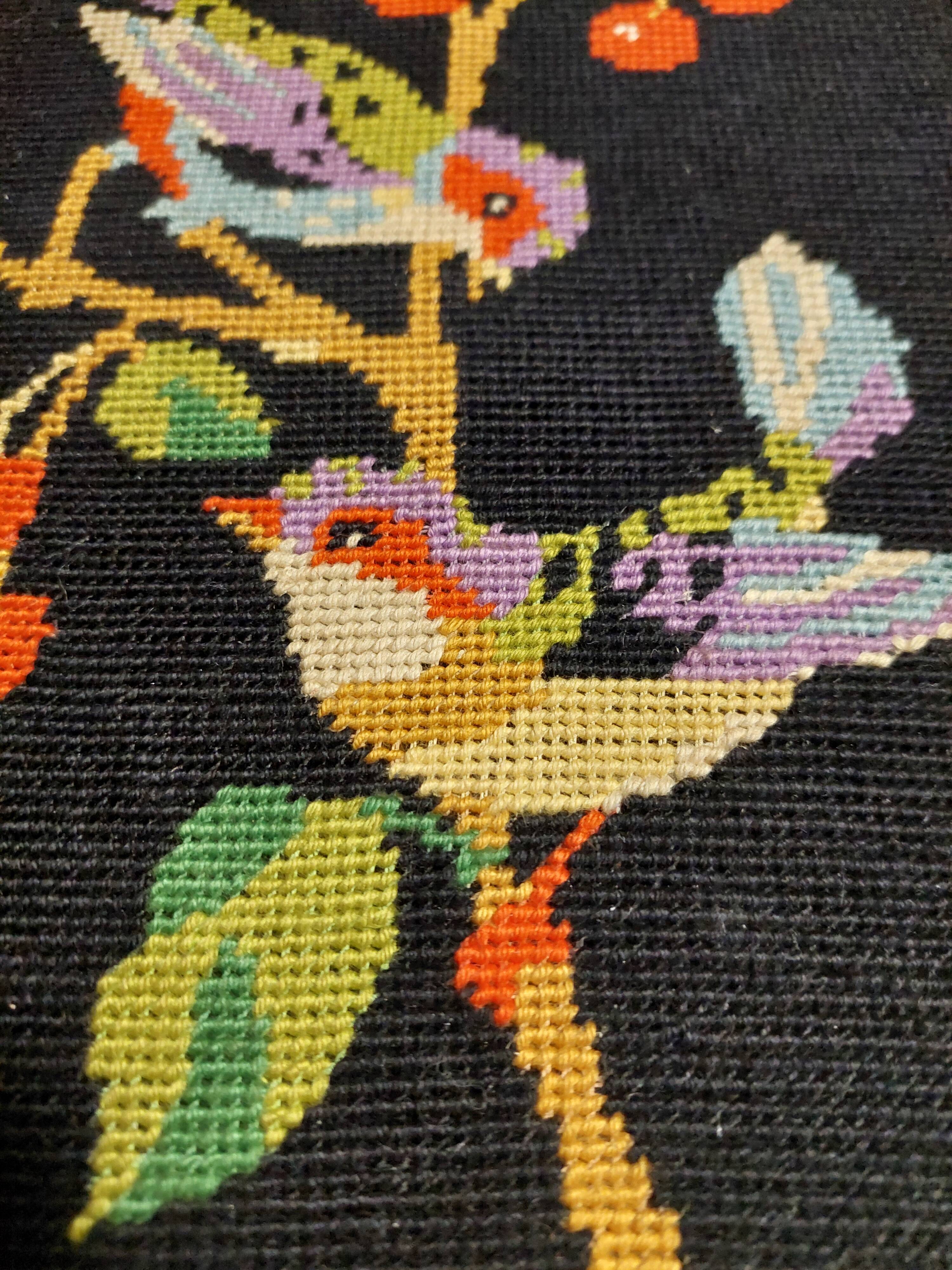 Tapisserie vintage encadrée oiseaux sur fond noir