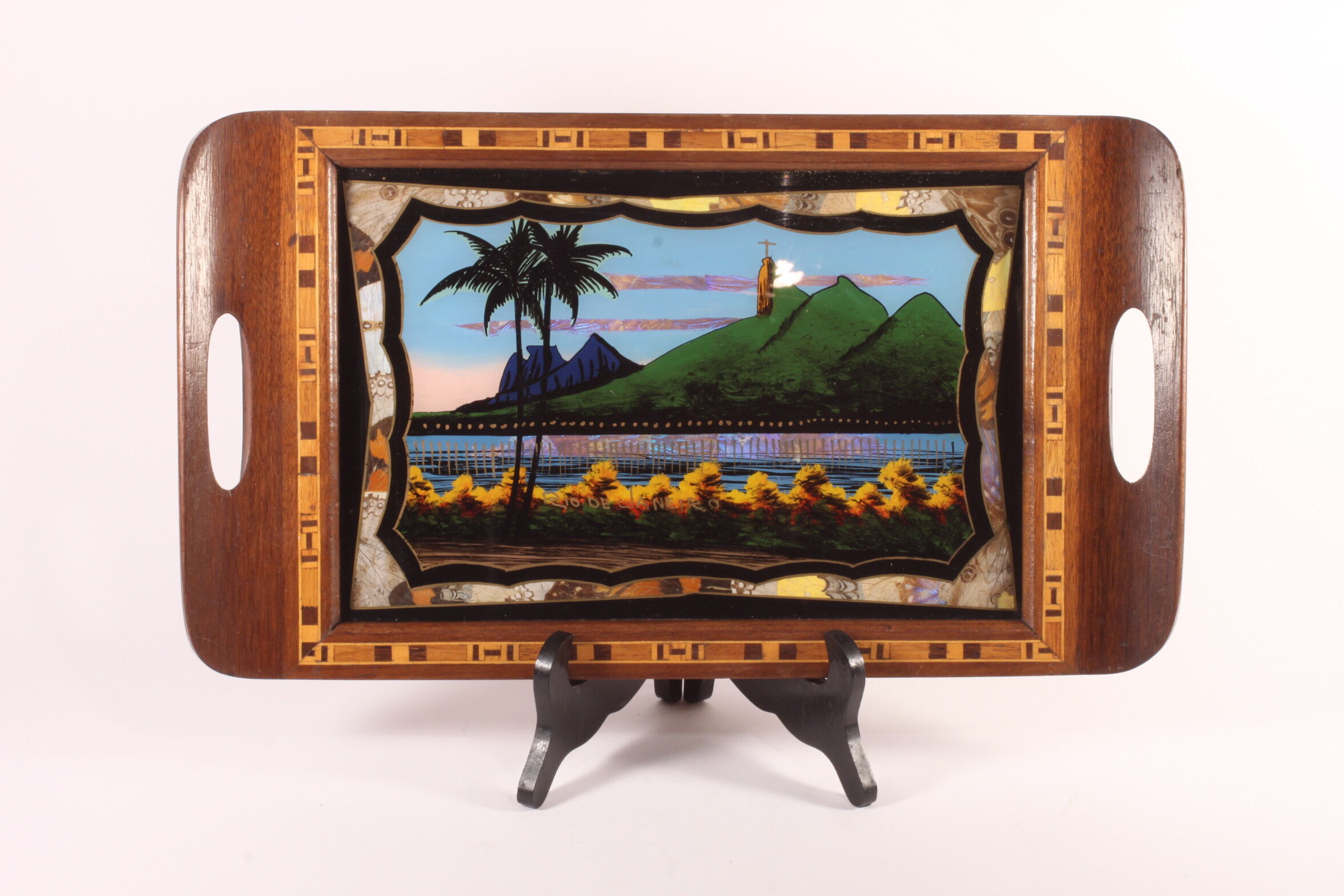 Plateau de service en marqueterie en bois incrusté de papillon, Rio de Janeiro années 1930.