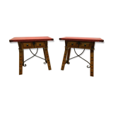 Paire de tables basses en bois naturel dessus en simili cuir rouge XX siècle
