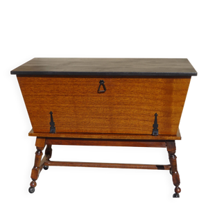 Meuble style pétrin - roulettes