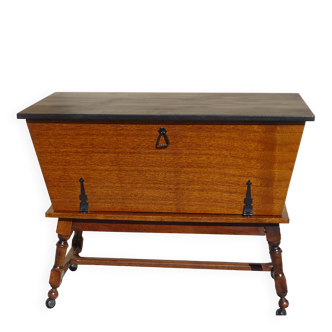 Dough table on wheels