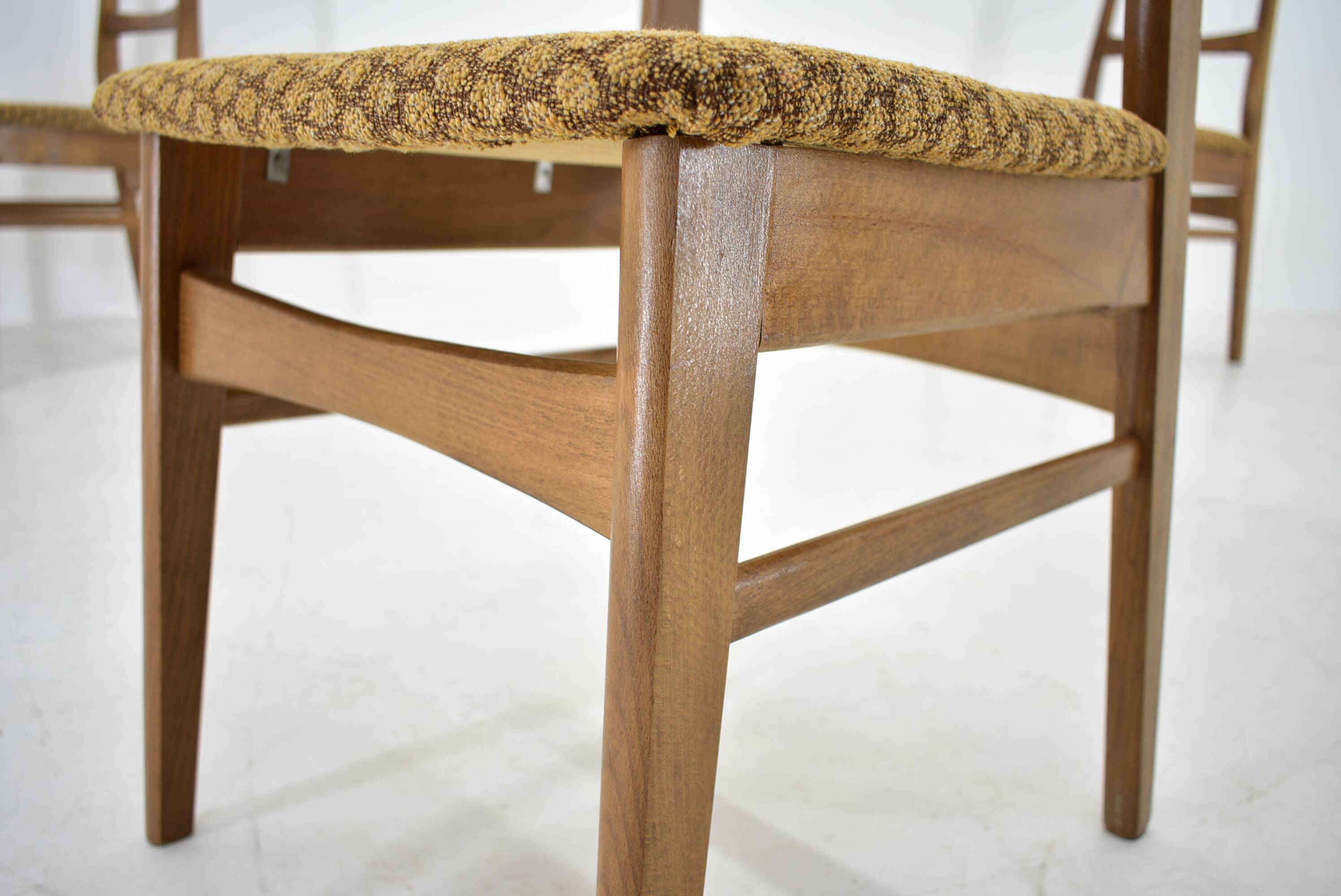 4 chaises de salle à manger en hêtre années 1960, Tchécoslovaquie