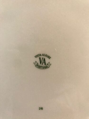 Lot de 12 assiettes plates de la marque Vista Alegre, porcelaine fine du Portugal