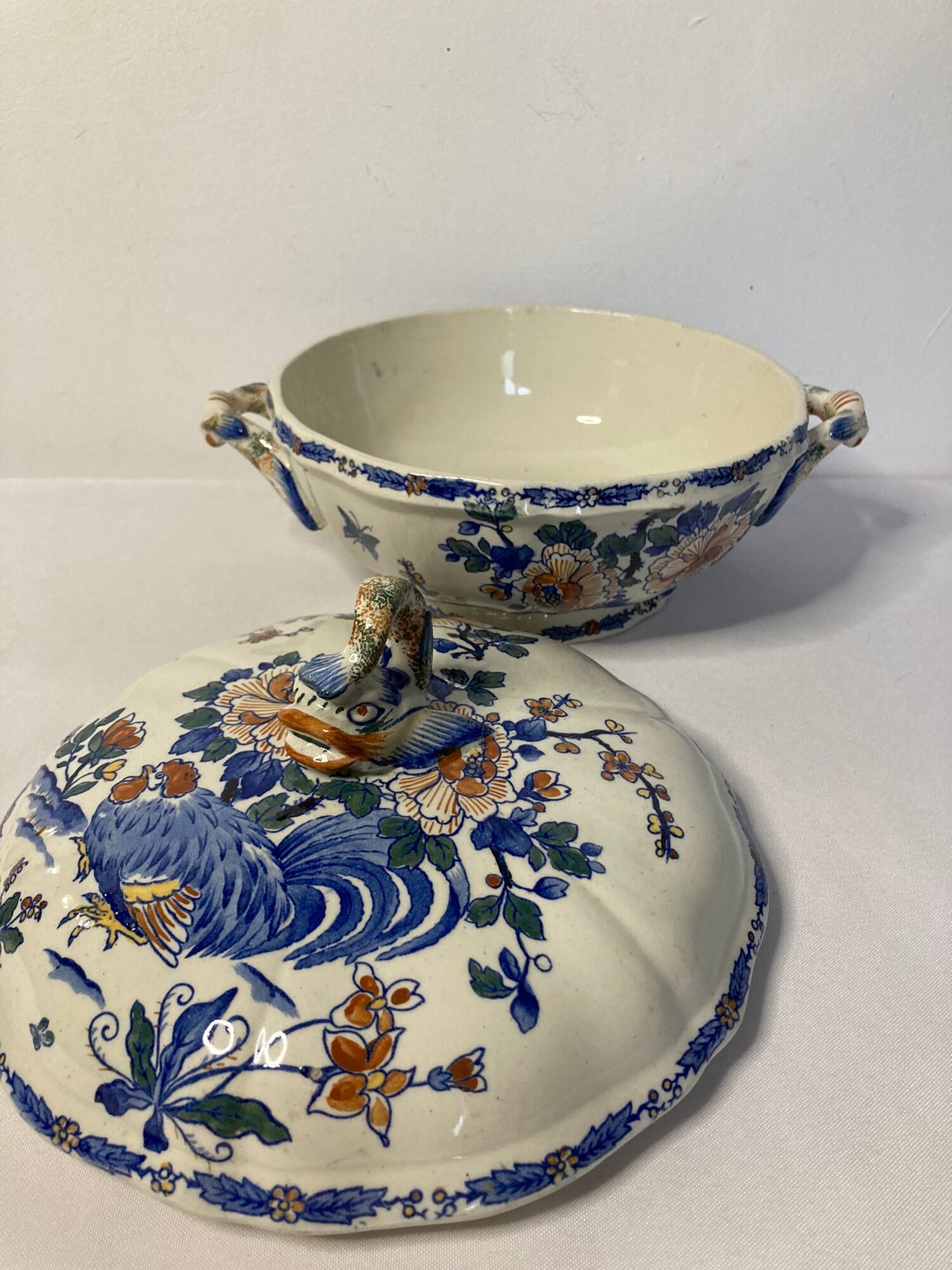 Old soup pot faience GIEN decoration to the rooster early twentieth century