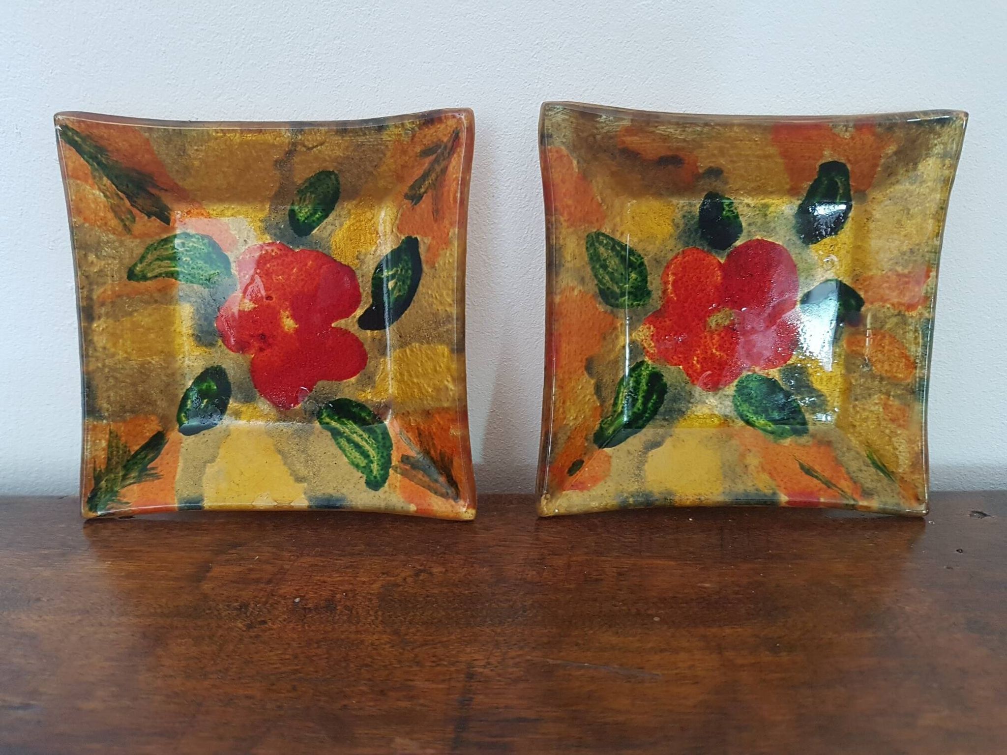 Set of 3 glass dishes with gold decor