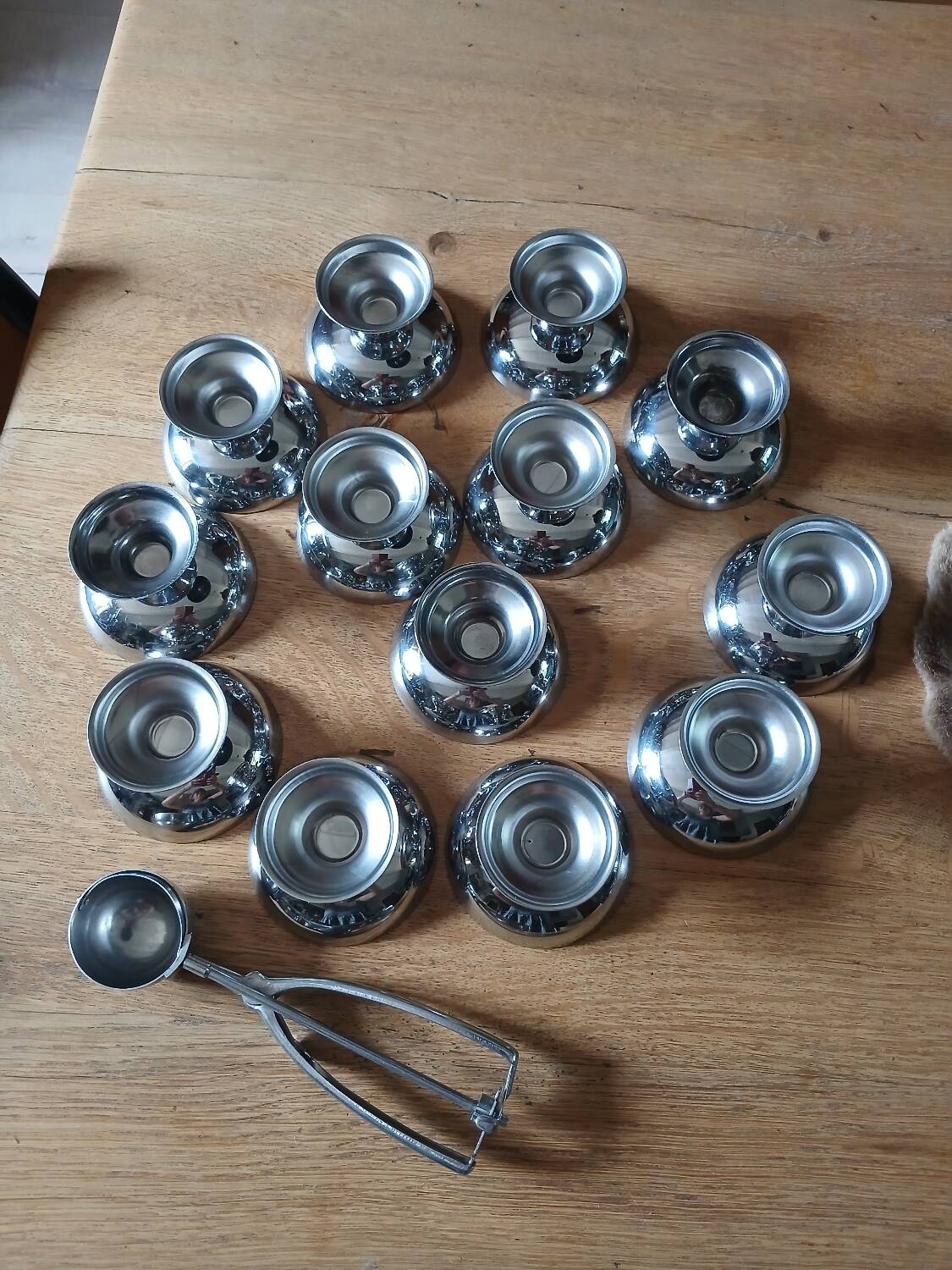 13 stainless steel ice cream cups + serving trolley