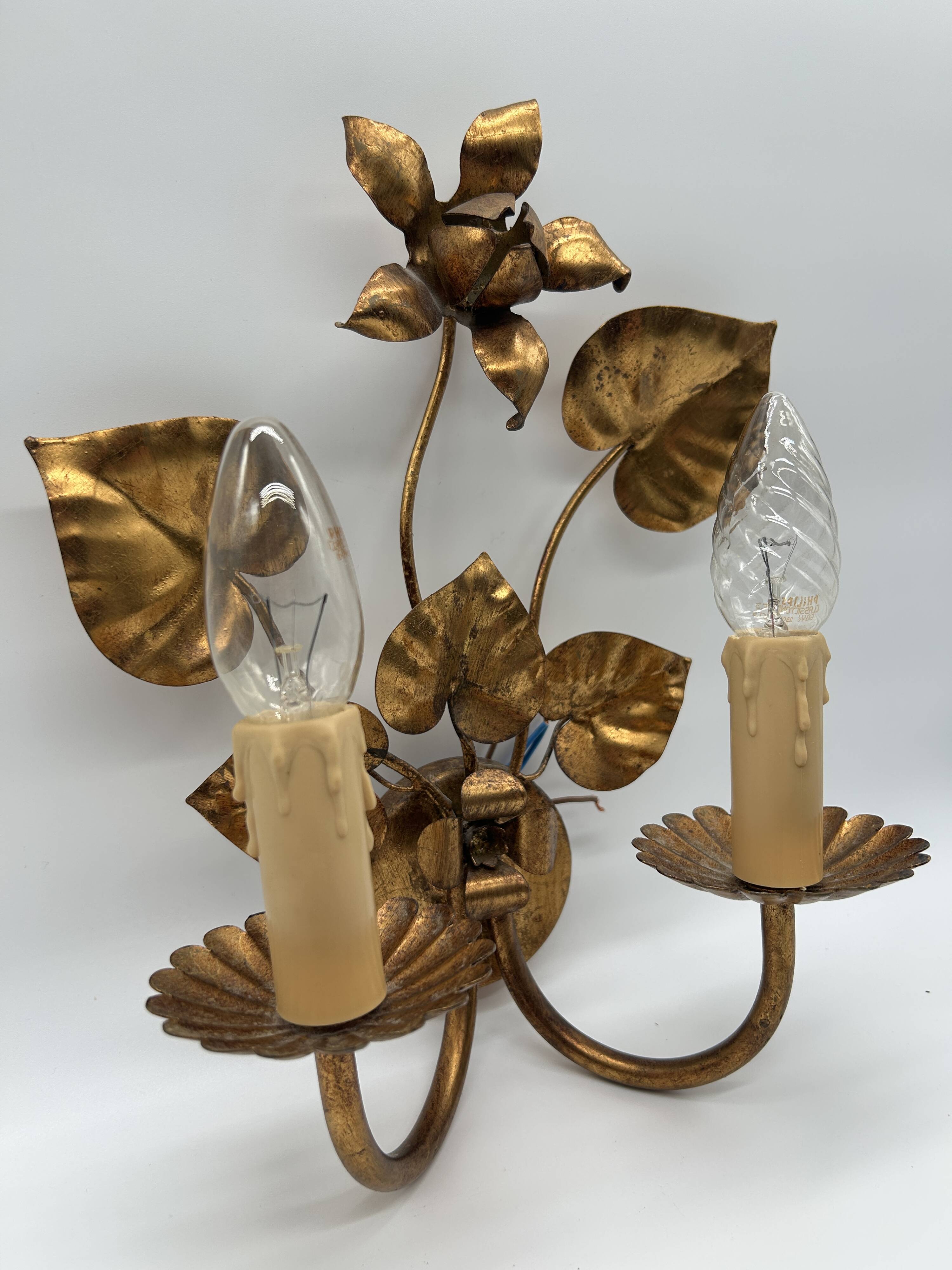 Applique en métal doré de style Hollywood Regency