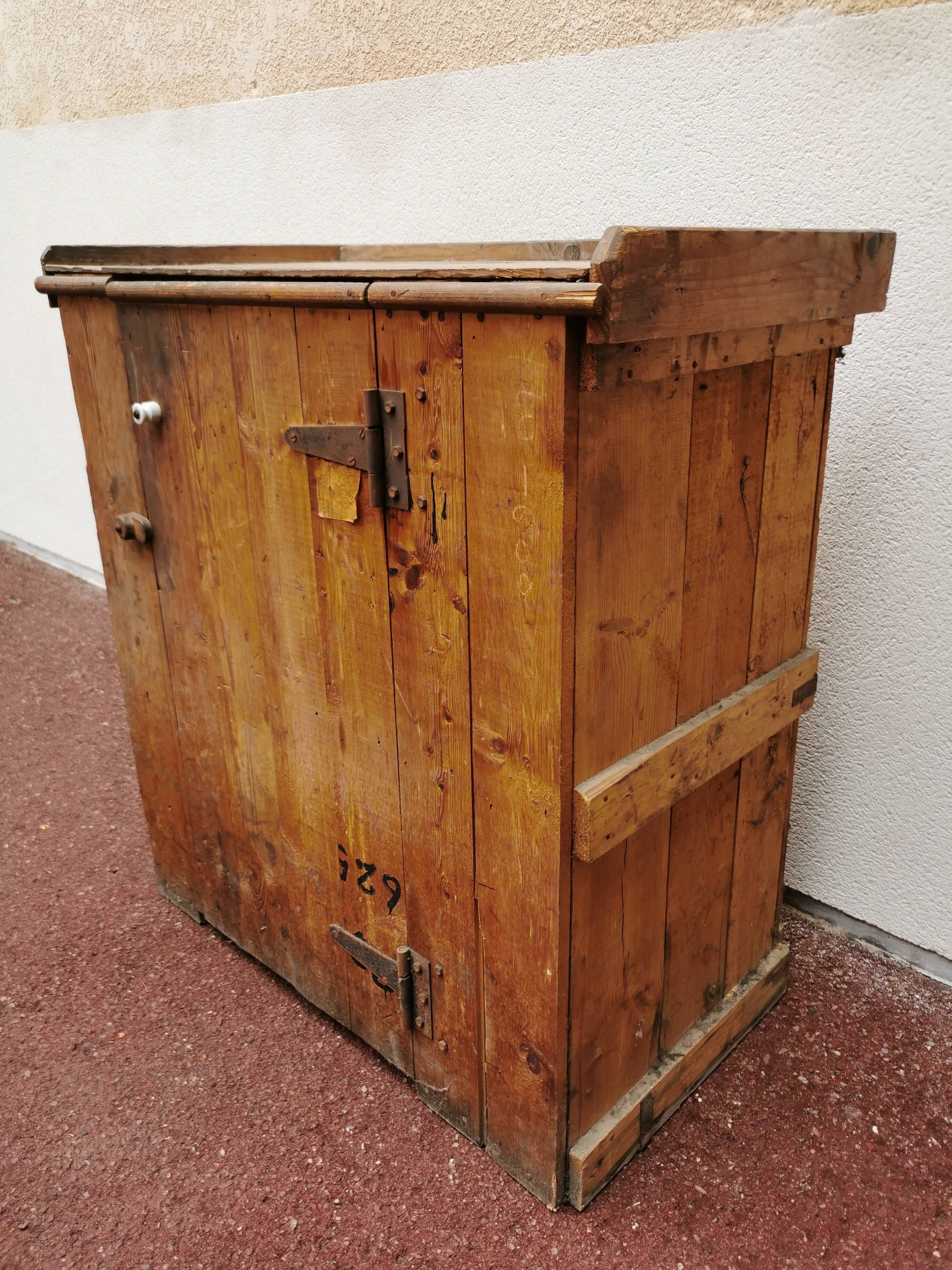 Countertop / desk n°2 made in a wooden box