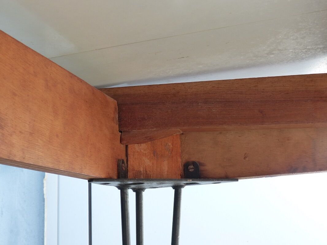 Feet Eiffel of 1950s formica table