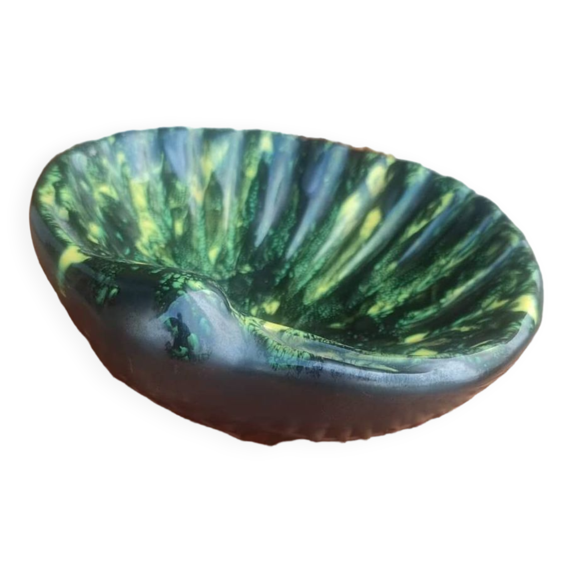 Ceramic ashtray or trinket dish in the shape of a seashell