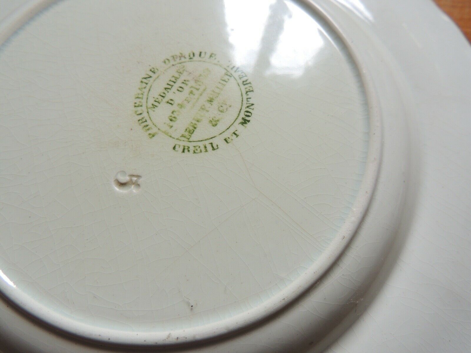 Faience plate of Creil Montereau XIXth green and pink decoration