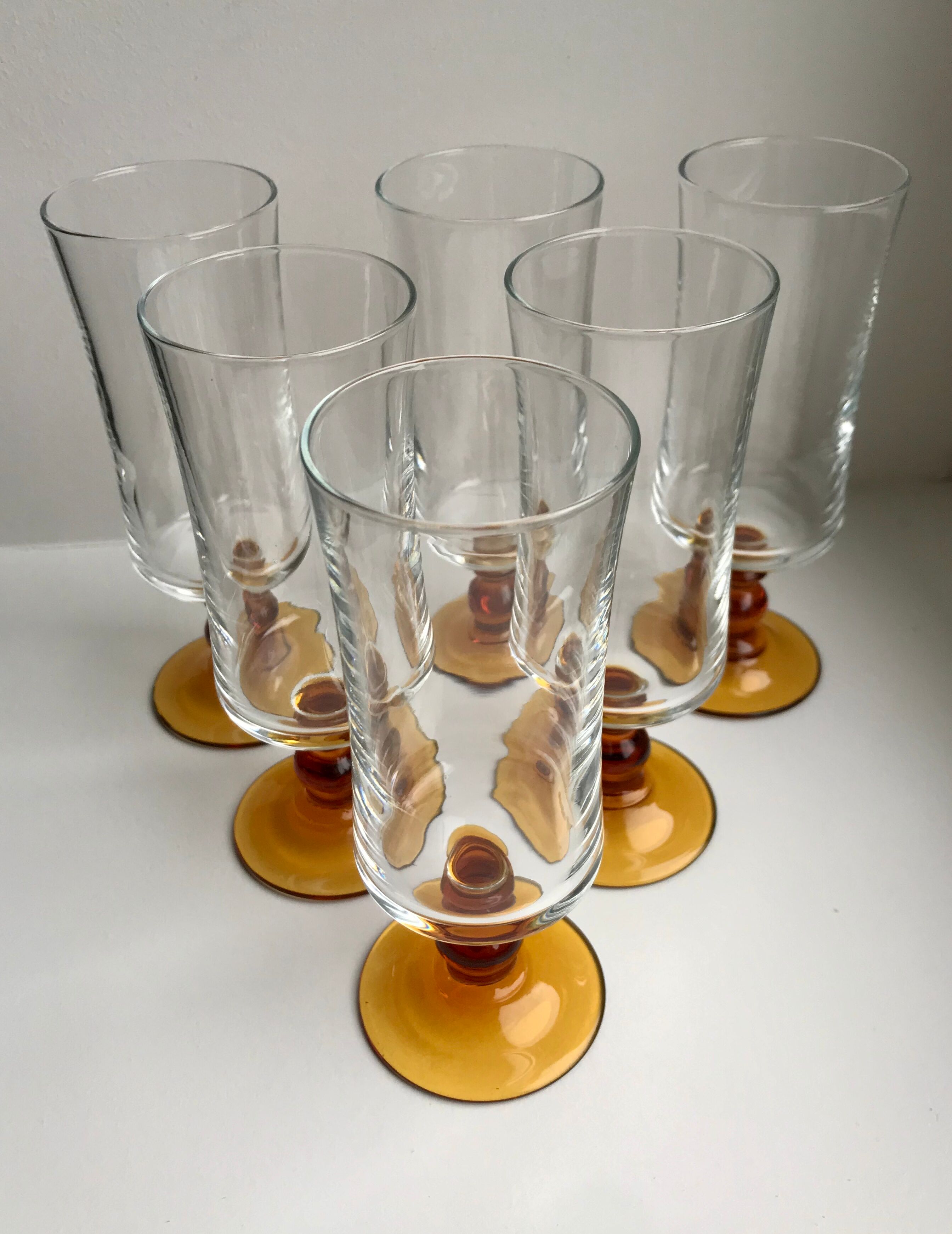 Set of 6 champagne flutes with amber foot 70s