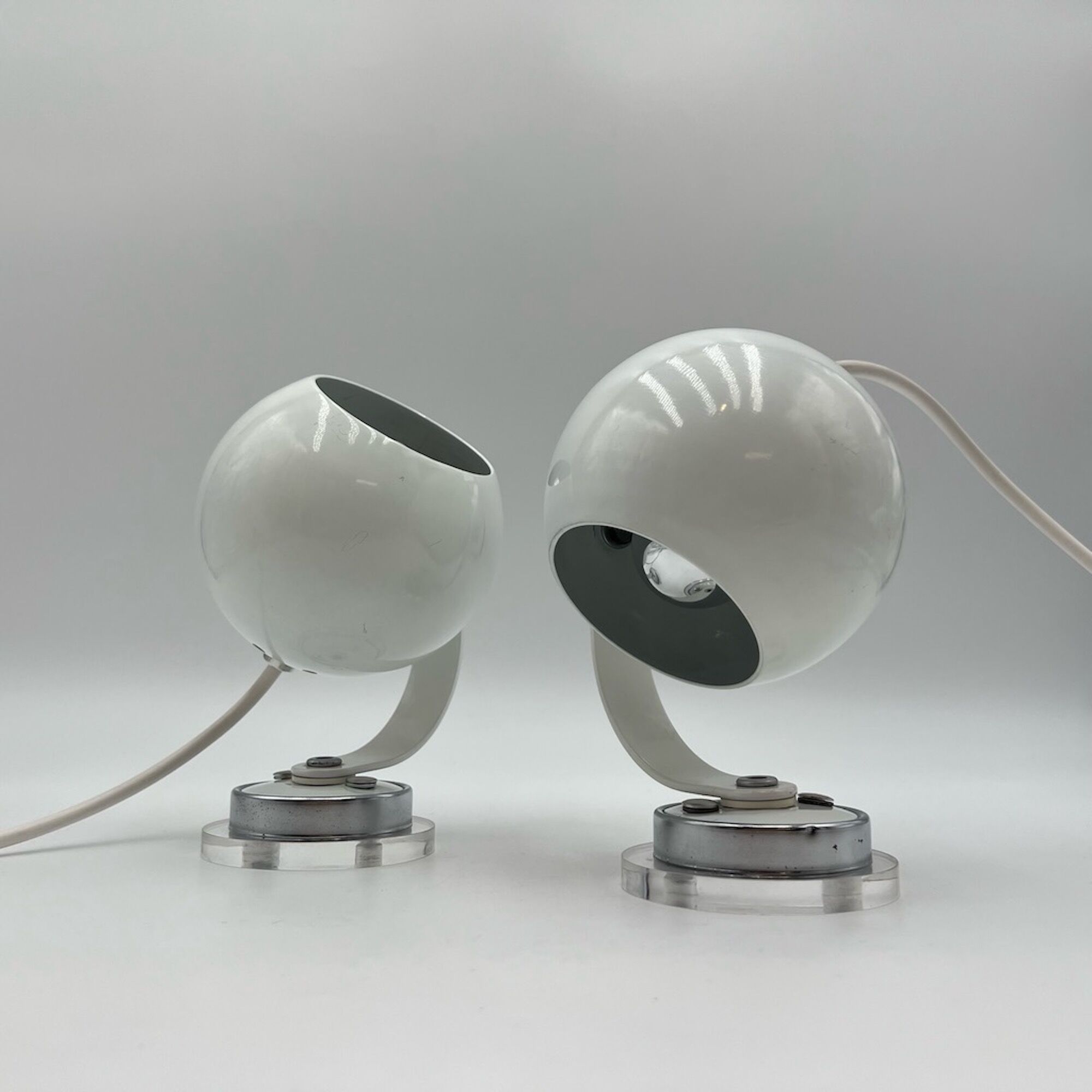 Ensemble de lampes eyeball en métal et plexiglas space age années 70