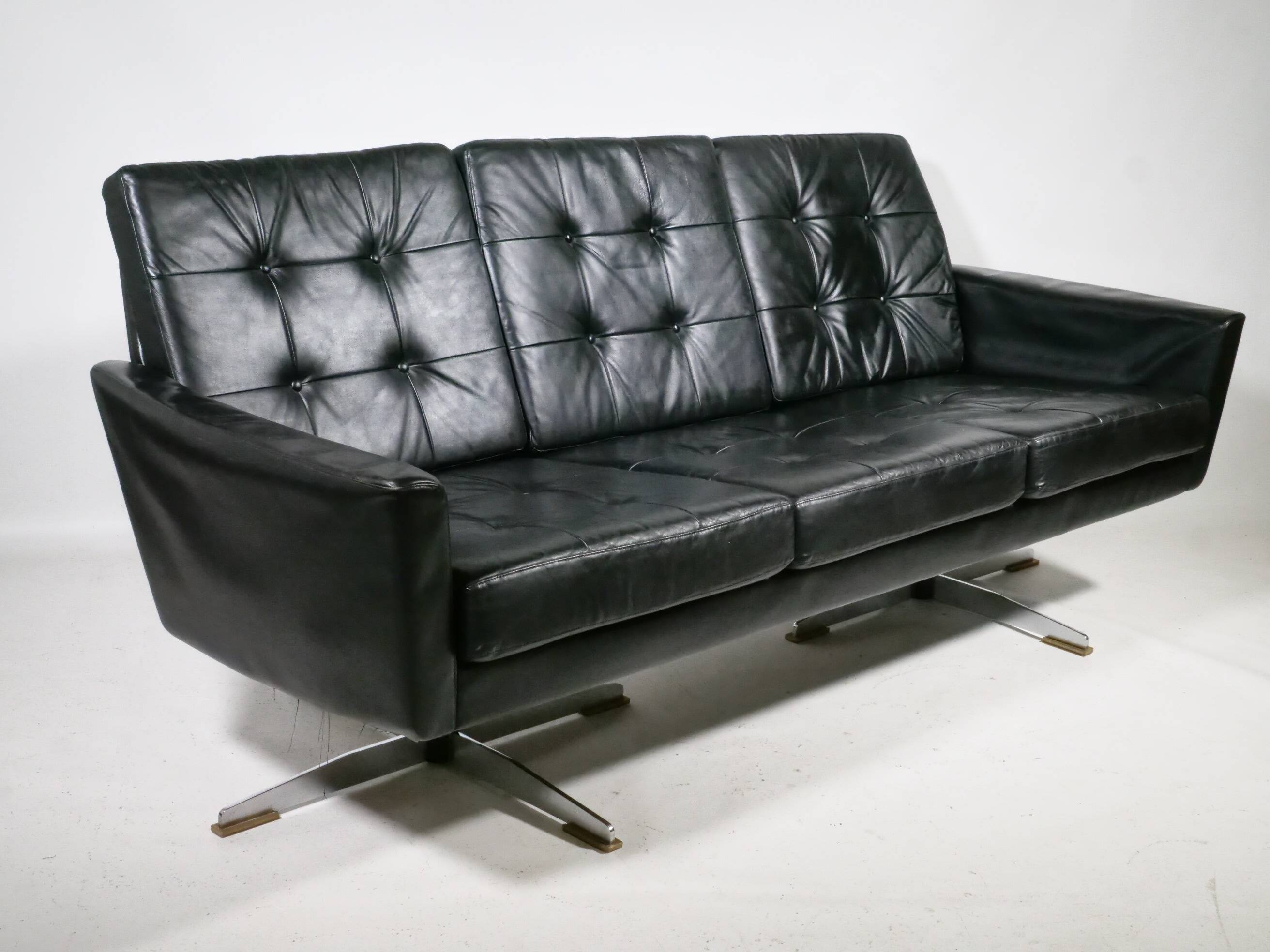 Mid-Century Design Leather Set – Sofa & Armchairs 1960s