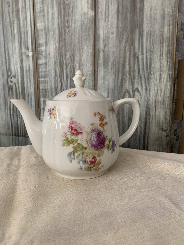 Cream porcelain coffee pot with multicoloured pastel floral decoration CT Karl Tielsch, Germany 1940s.