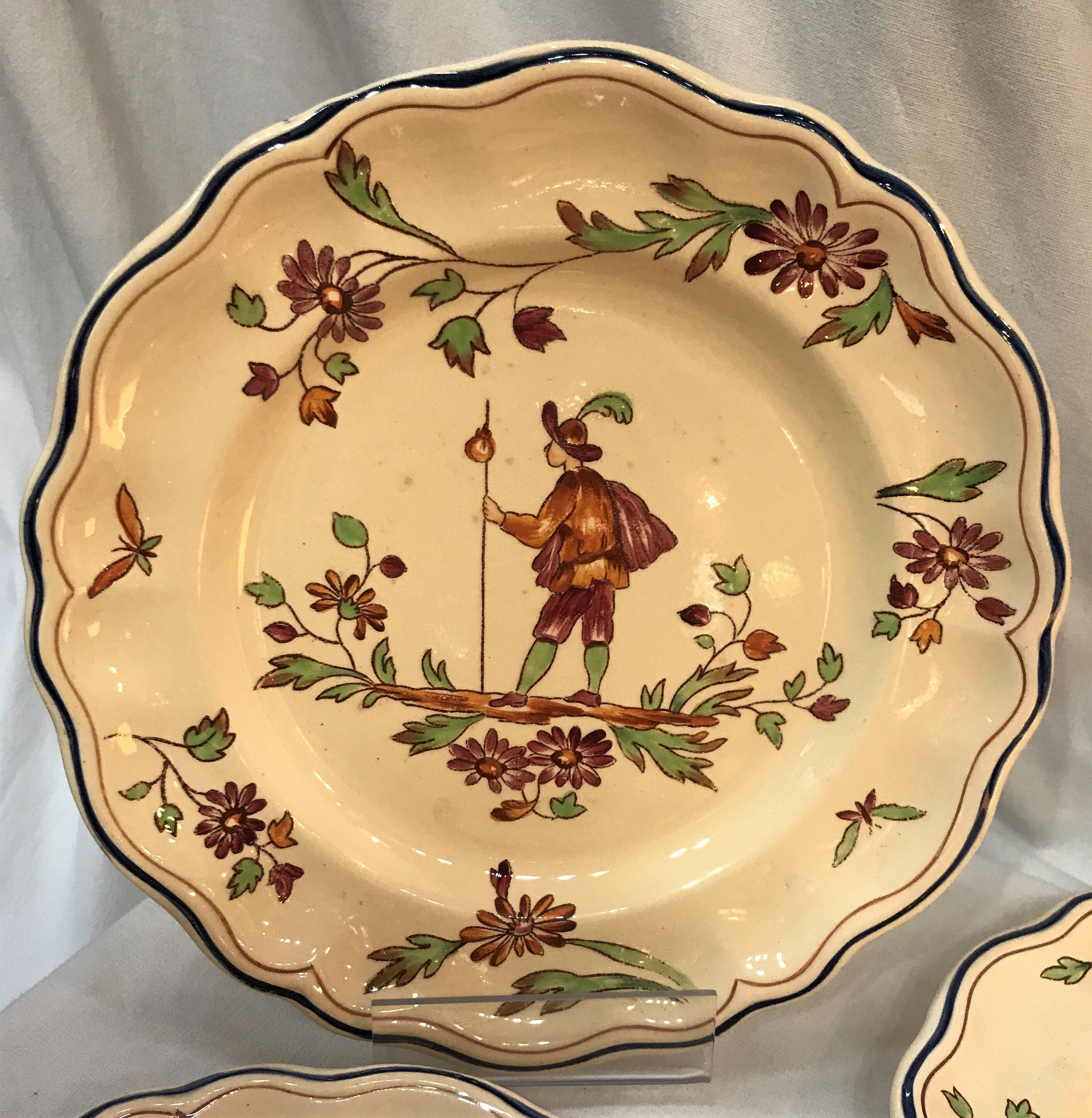 Lot de 9 assiettes Longchamp Moustiers
