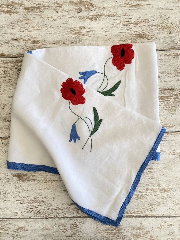 Antique hand-embroidered and braided tablecloth "poppies & cornflowers" - Linen - 107x107 cm