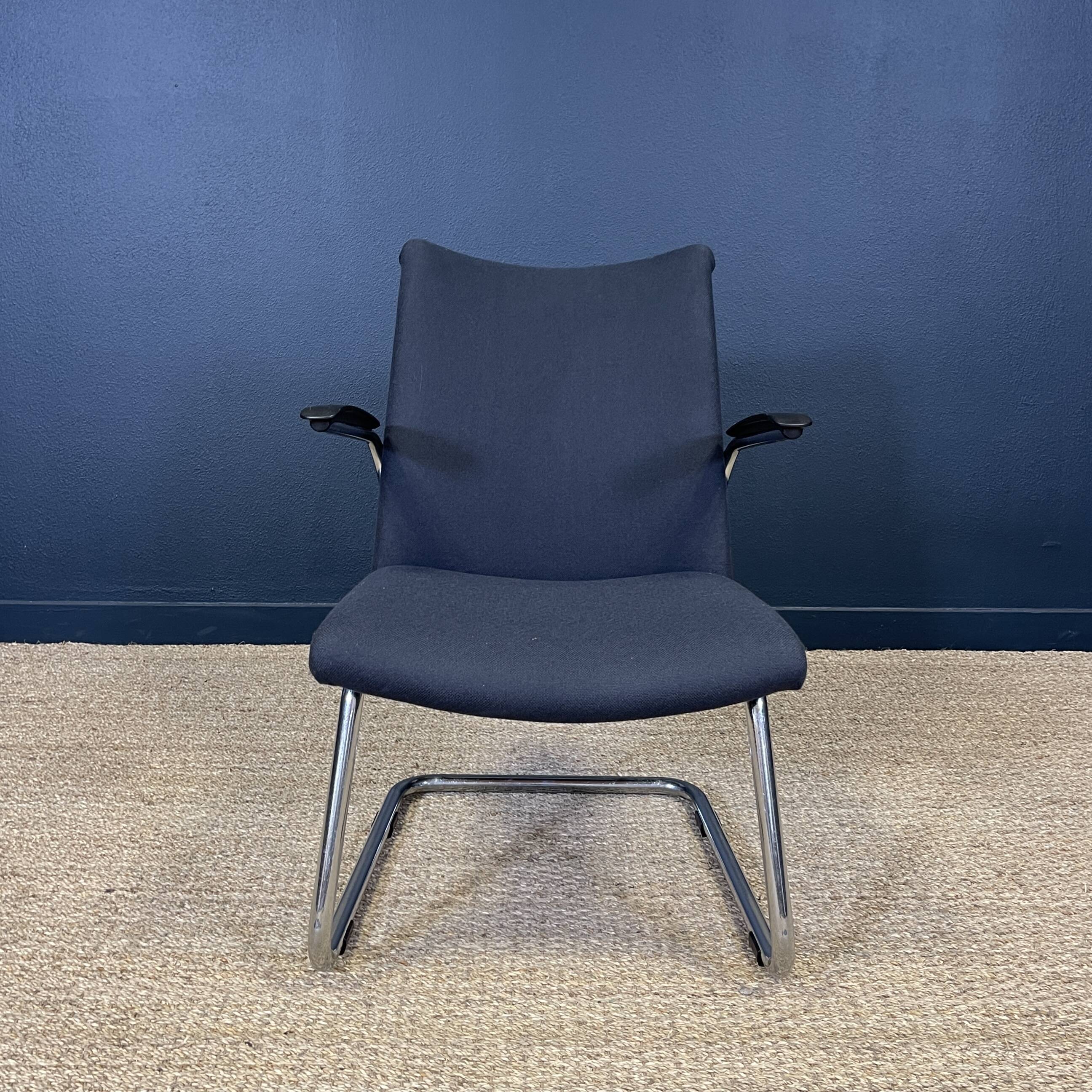 Pair of 2 Cantilever armchairs by Toon de Wit