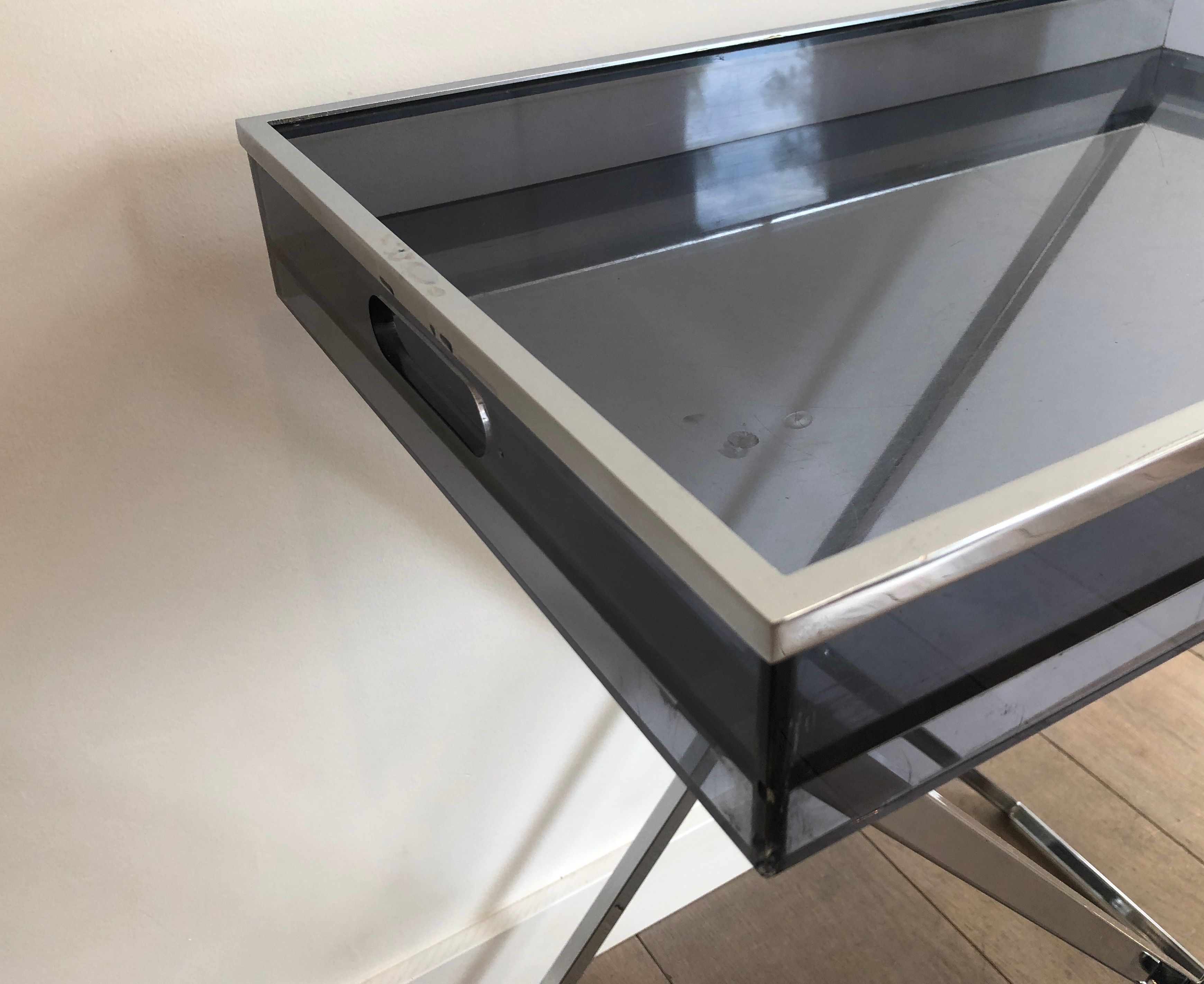 Paire de bouts de canapé en plexiglas et chrome