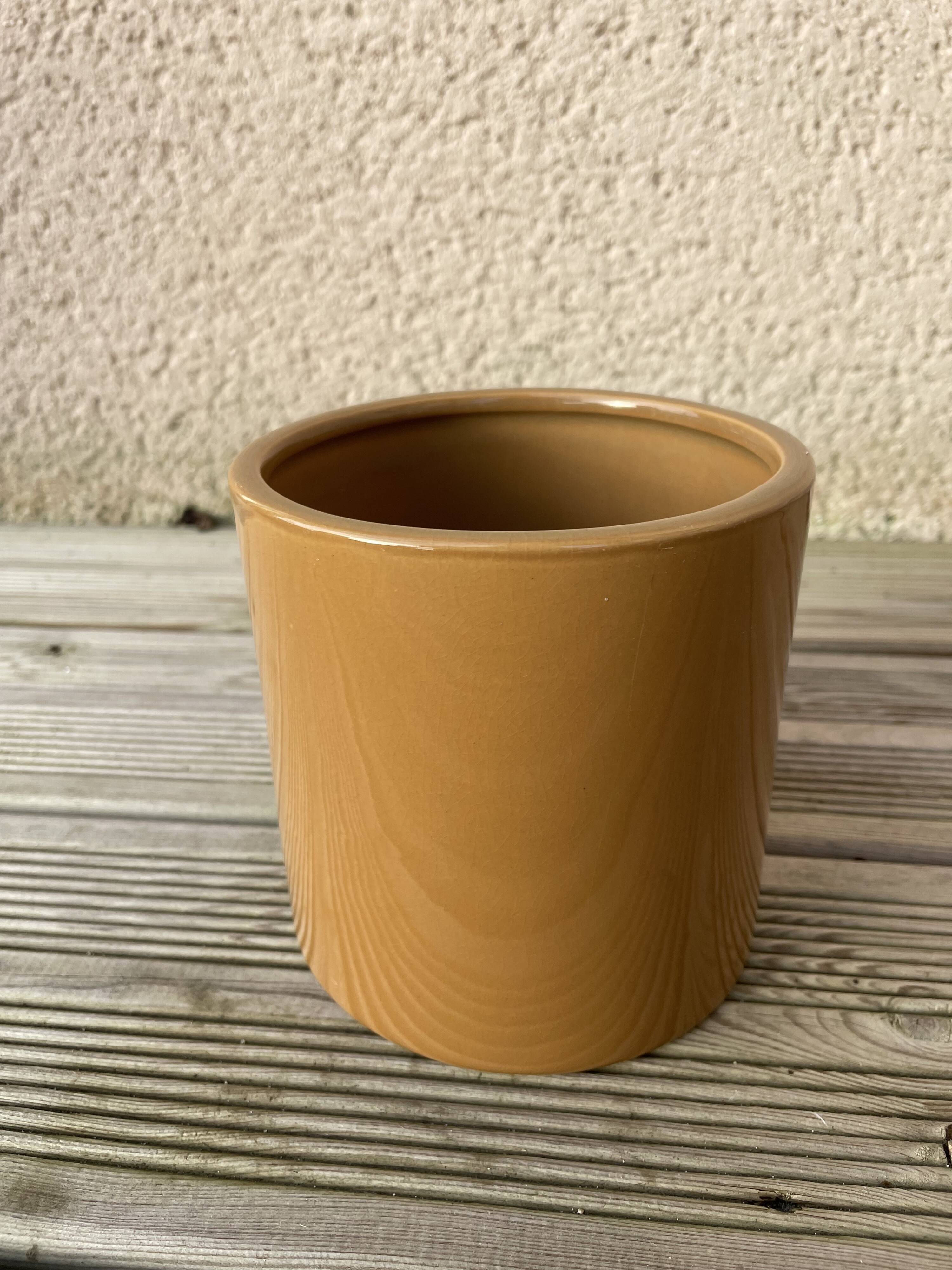 Set of 17 decorative items